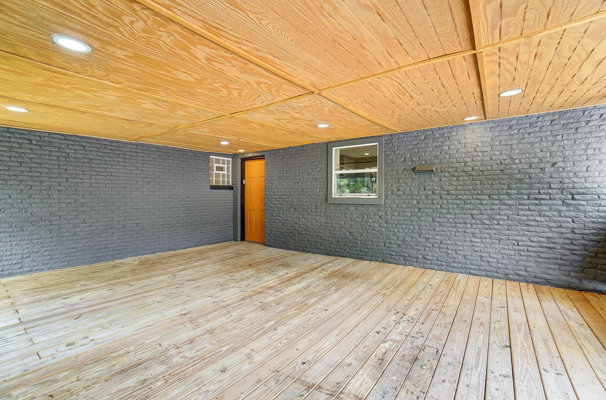 1380 Devonhurst Dr, Columbus OH 43232-1524 exterior