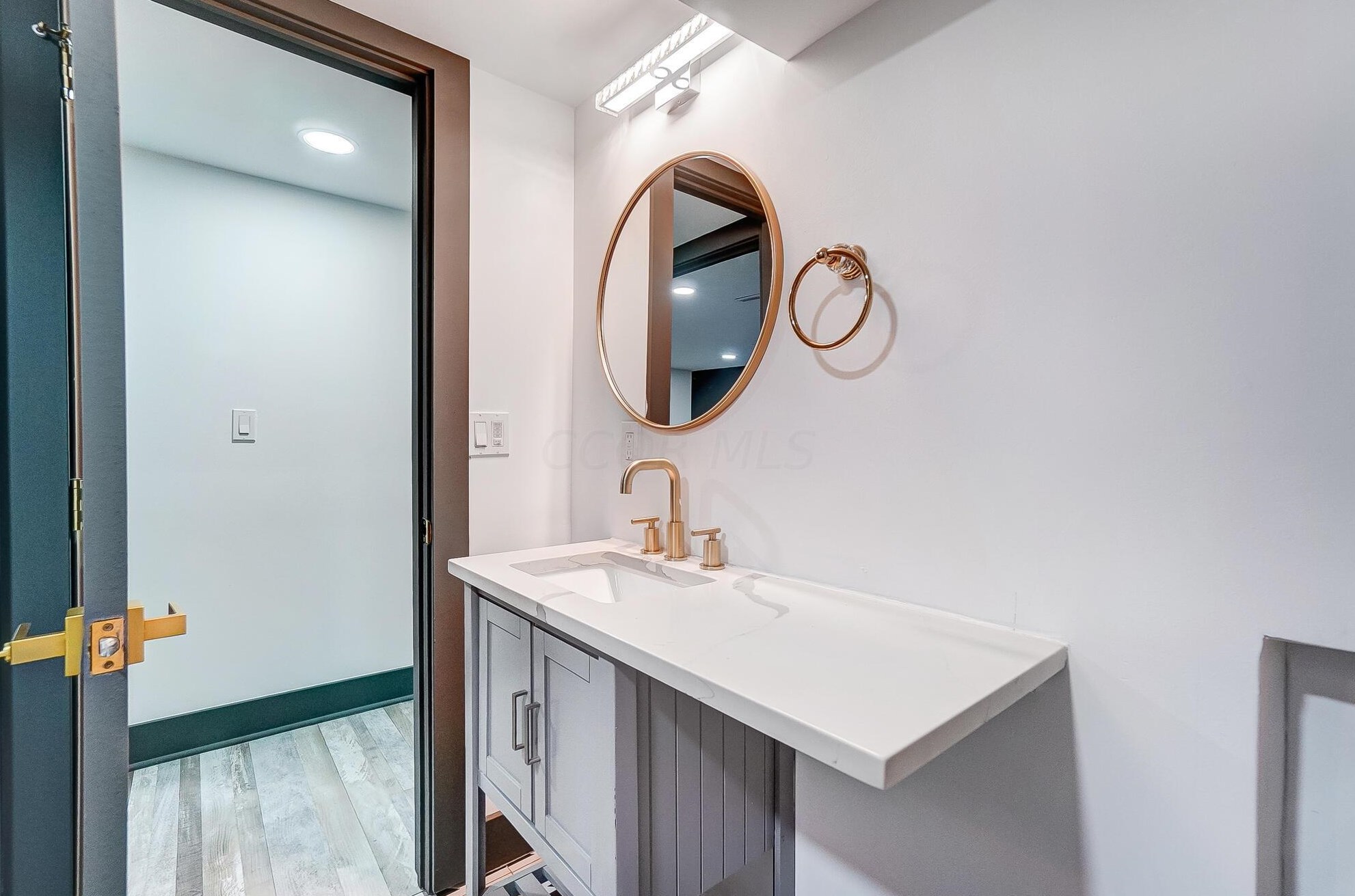 1380 Devonhurst Dr, Columbus OH 43232-1524 exterior