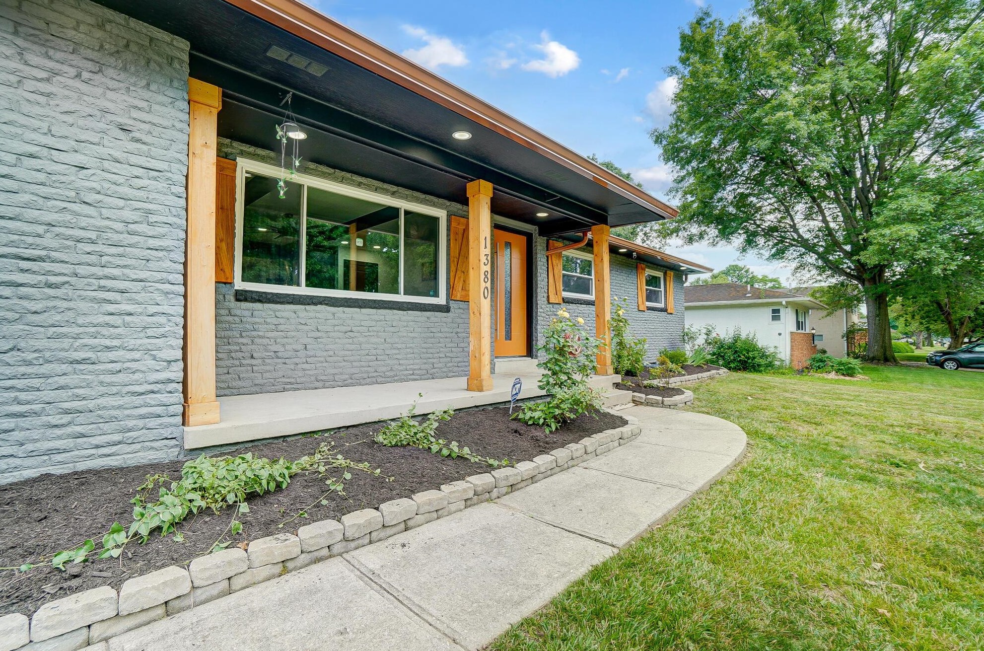 1380 Devonhurst Dr, Columbus OH 43232-1524 exterior