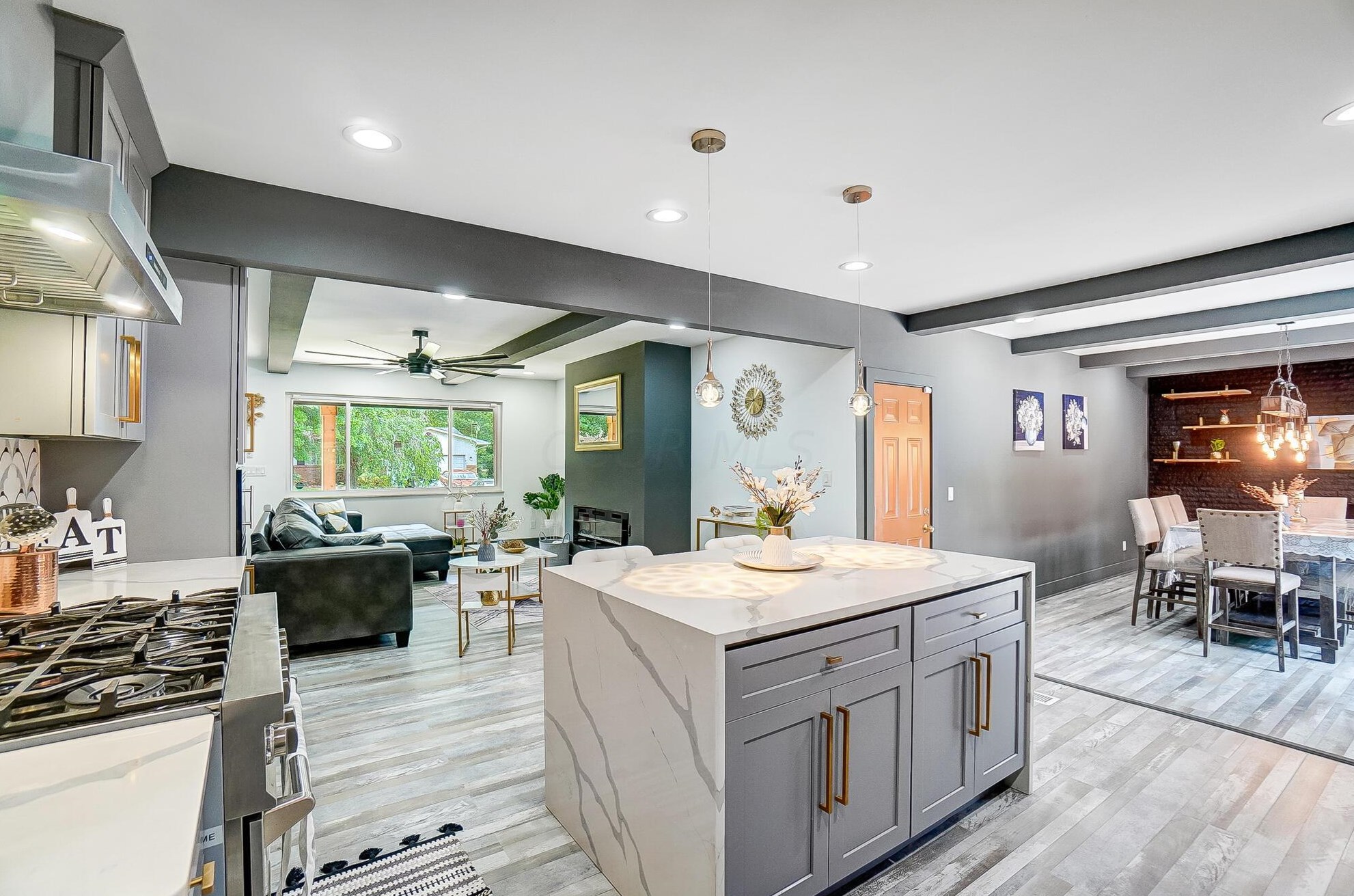 1380 Devonhurst Dr, Columbus OH 43232-1524 exterior