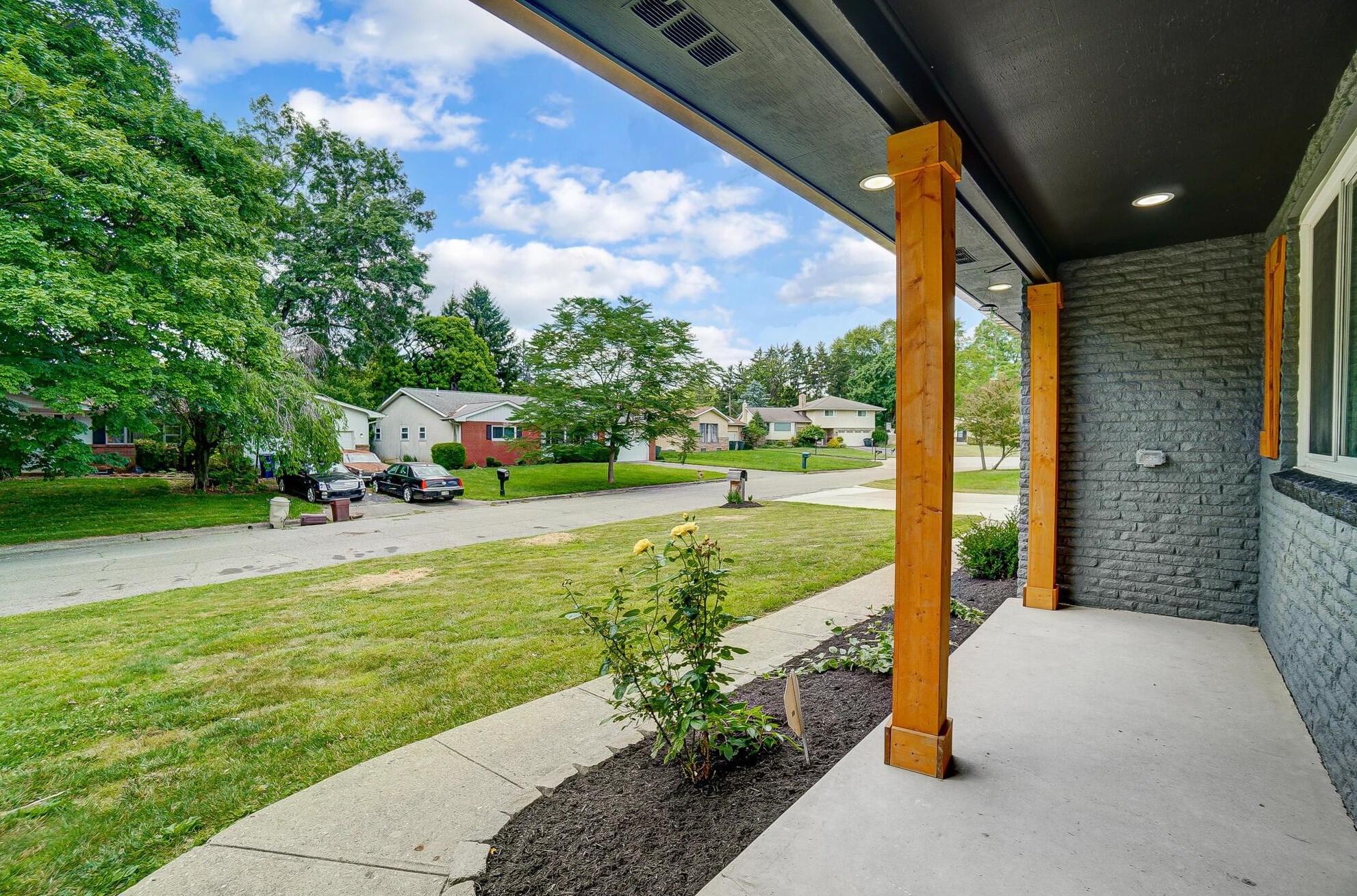 1380 Devonhurst Dr, Columbus OH 43232-1524 exterior