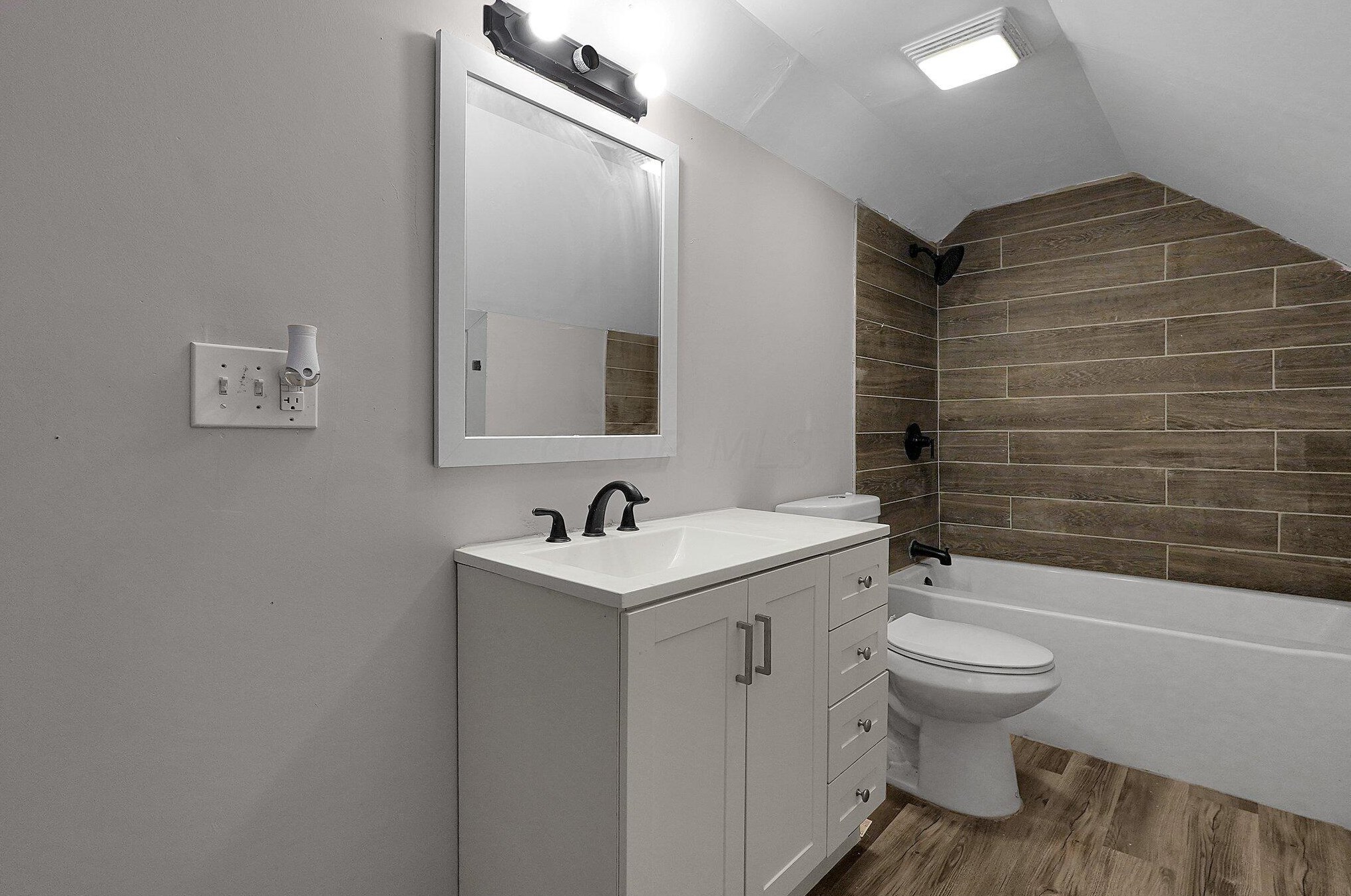 449 Eureka Ave, Columbus OH  43204-3441 exterior