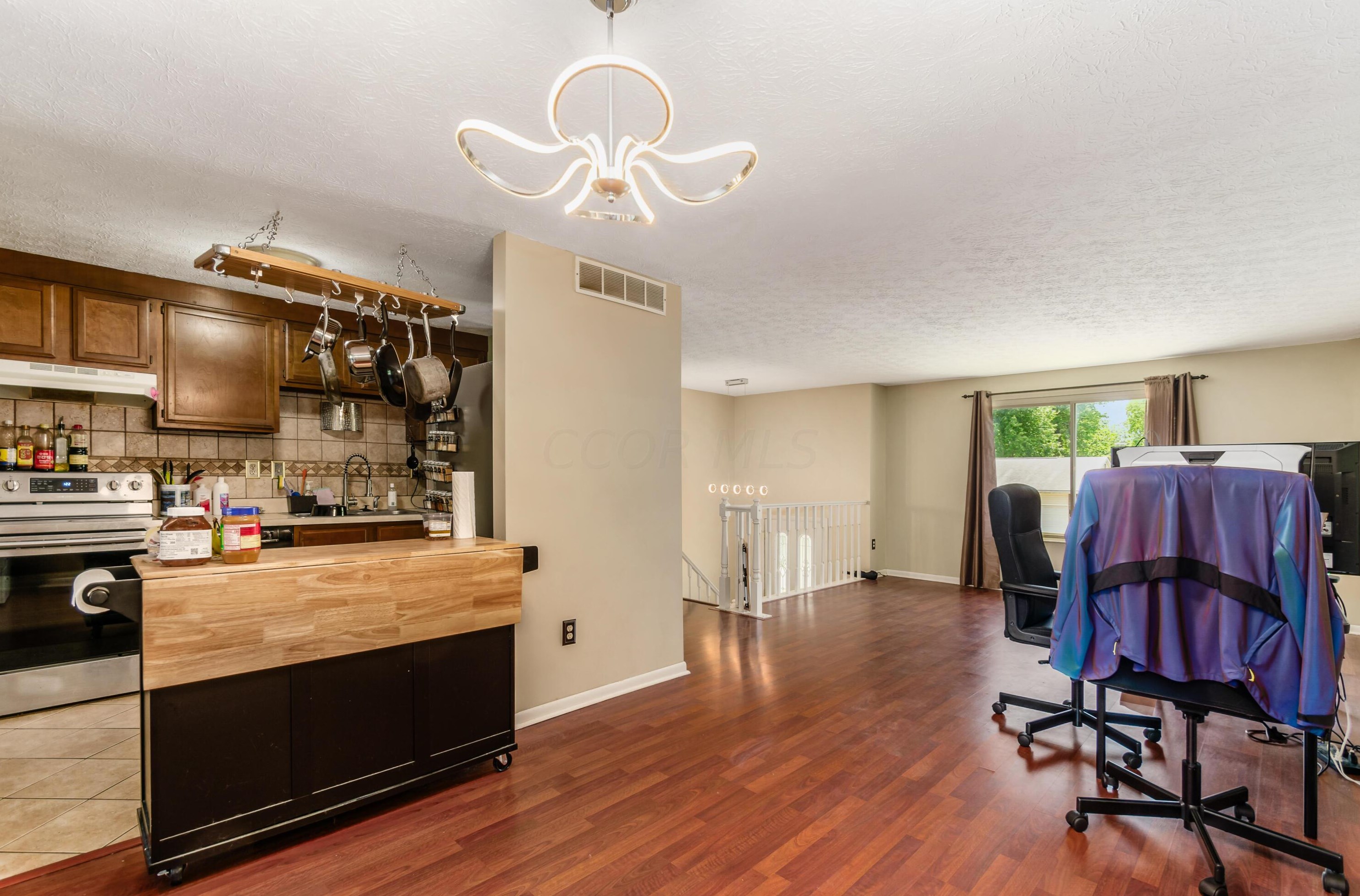 302 Rimbey Ave, Columbus OH  43230-1634 exterior