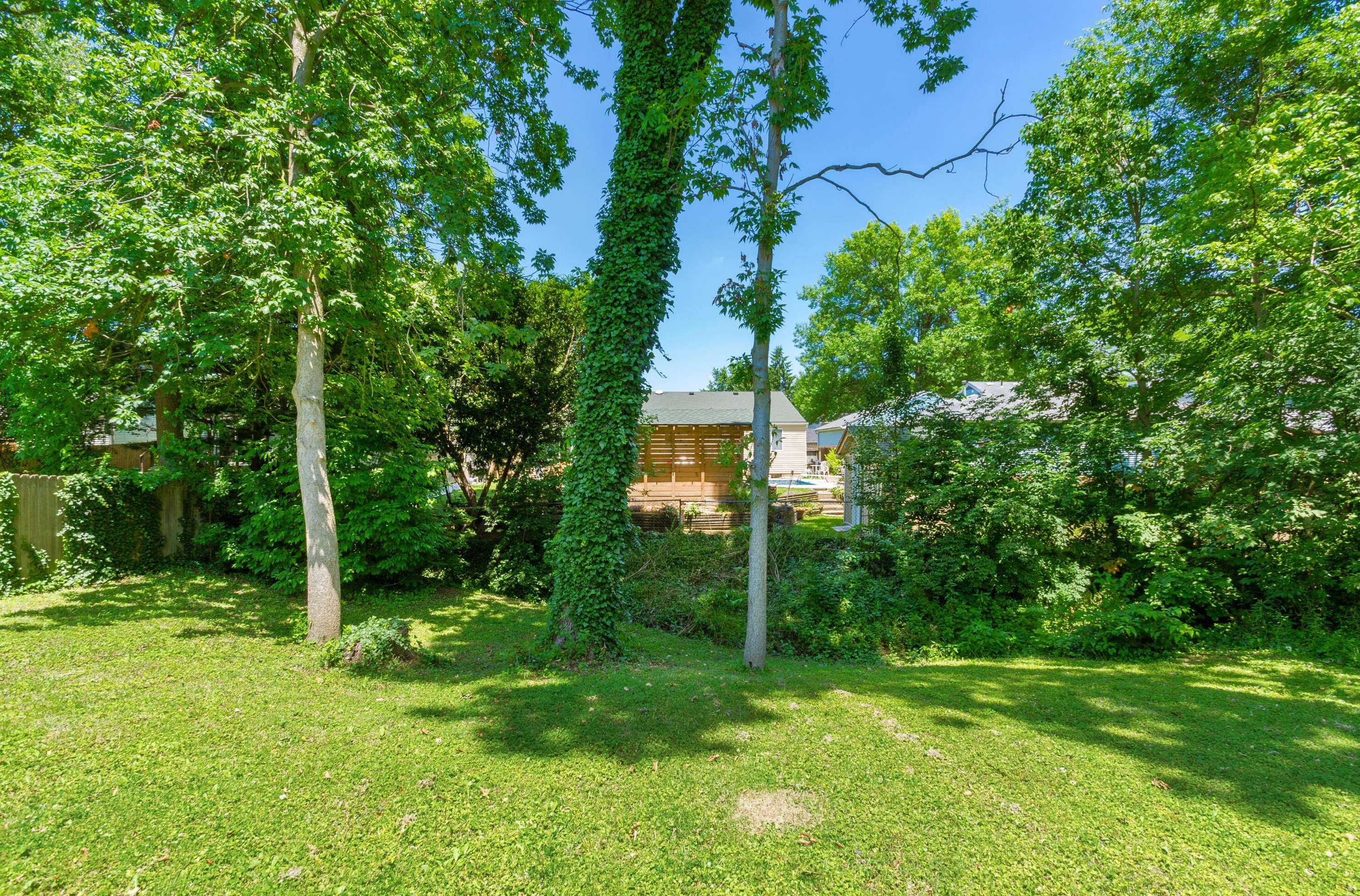 302 Rimbey Ave, Columbus OH  43230-1634 exterior