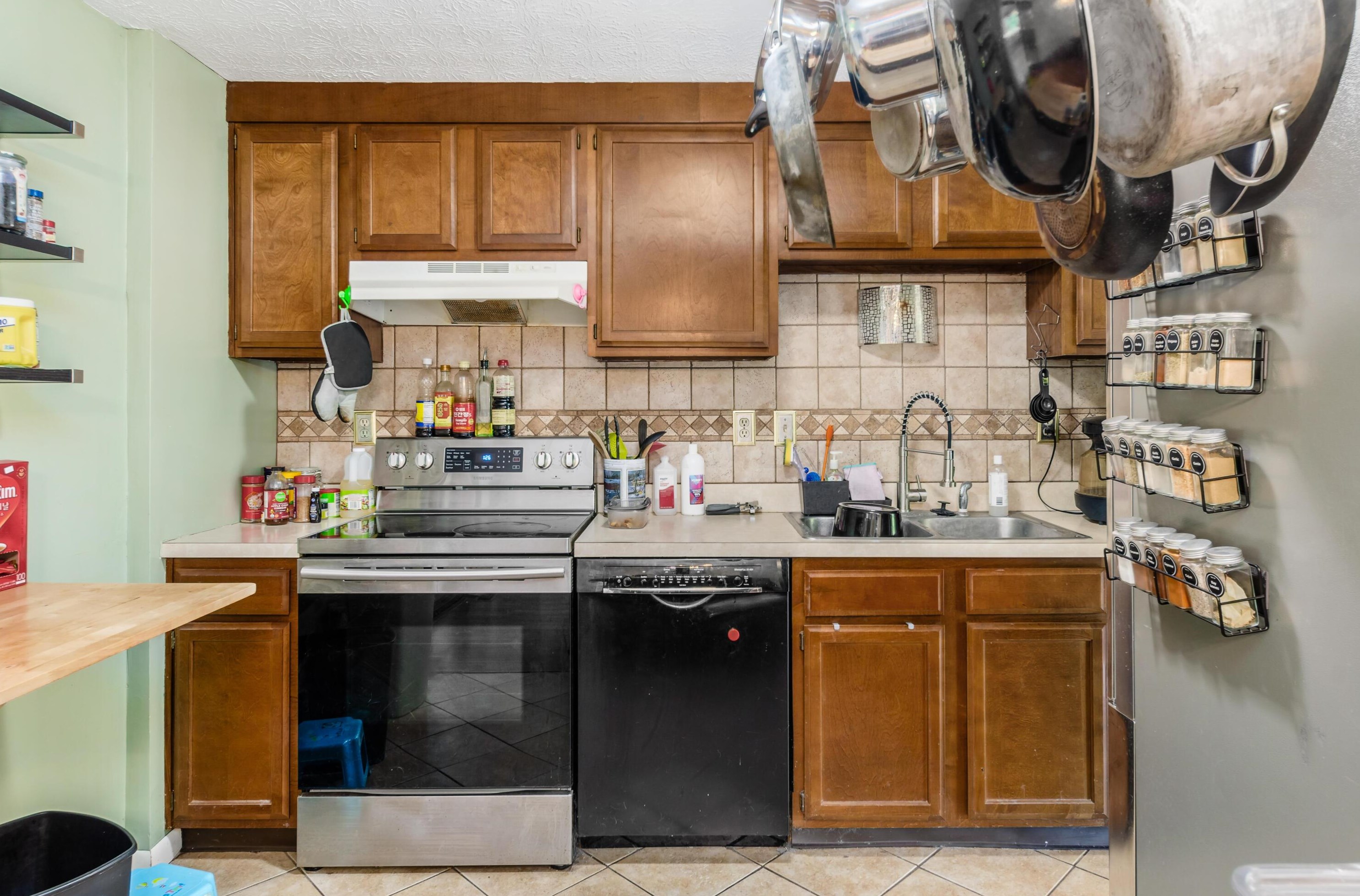 302 Rimbey Ave, Columbus OH  43230-1634 exterior