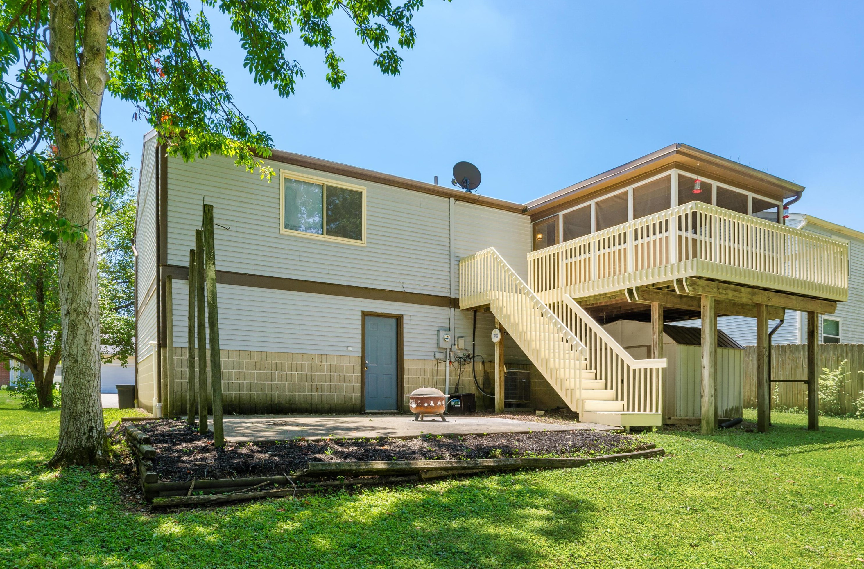 302 Rimbey Ave, Columbus OH  43230-1634 exterior