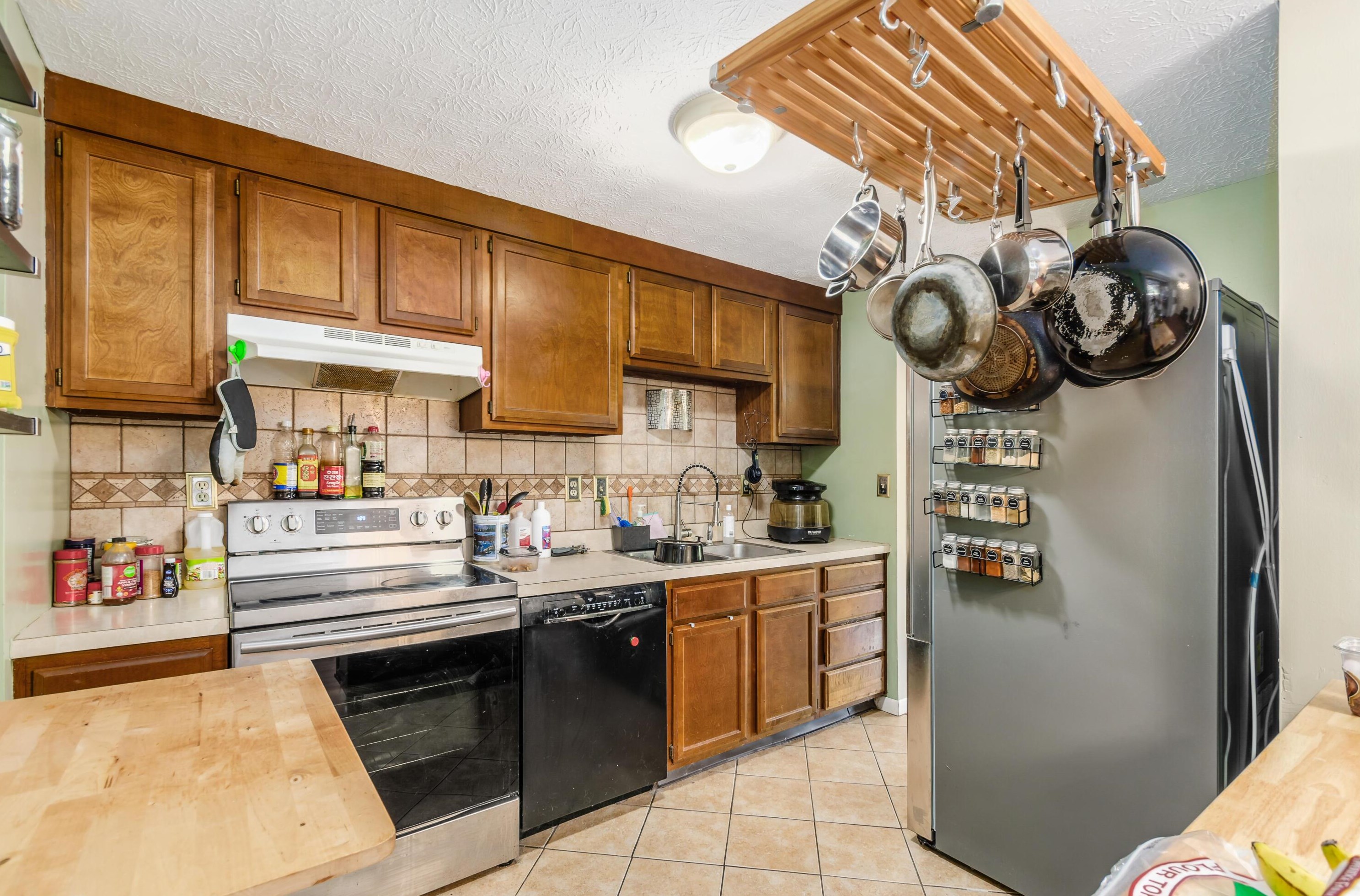 302 Rimbey Ave, Columbus OH  43230-1634 exterior