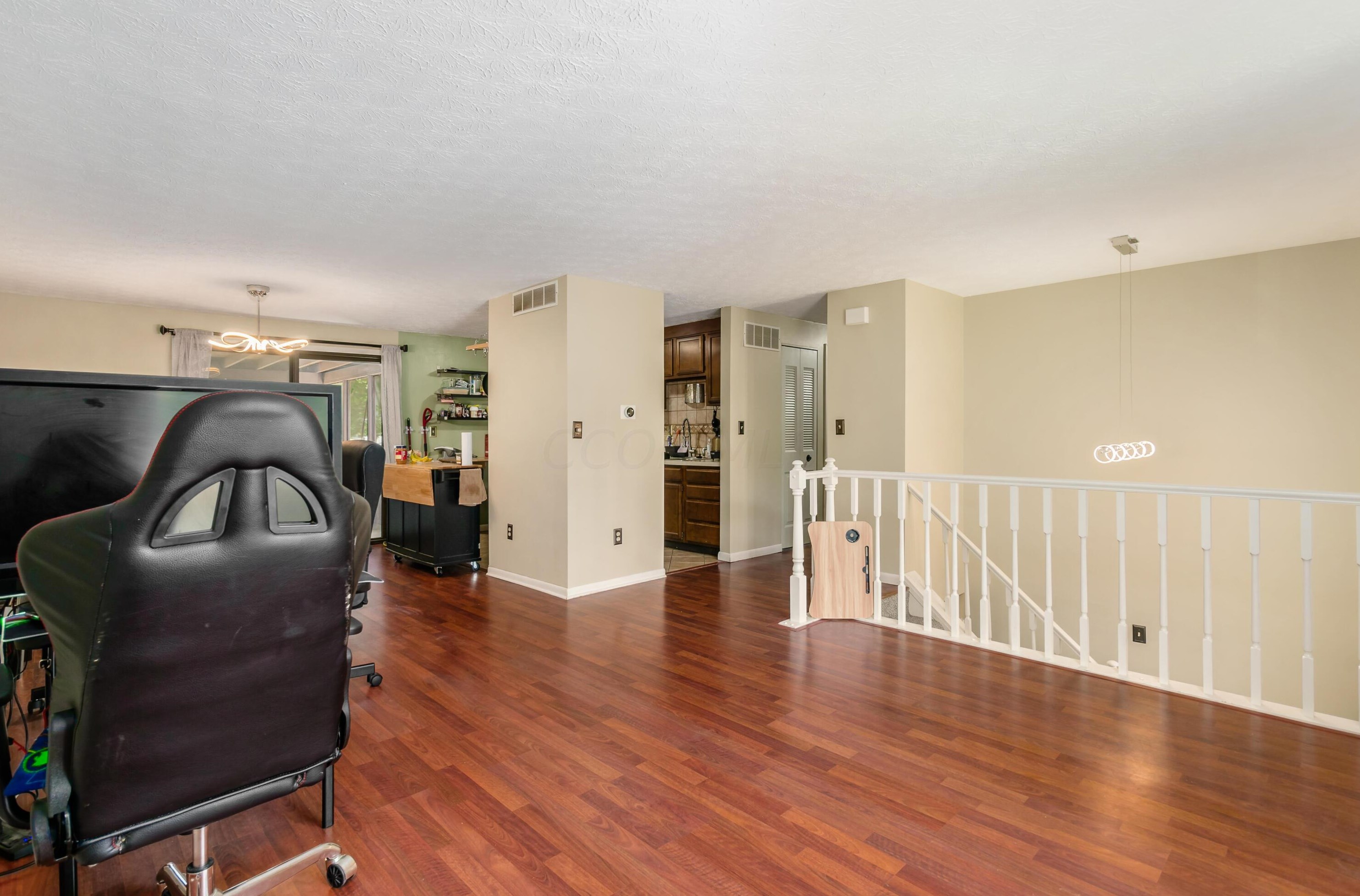 302 Rimbey Ave, Columbus OH  43230-1634 exterior