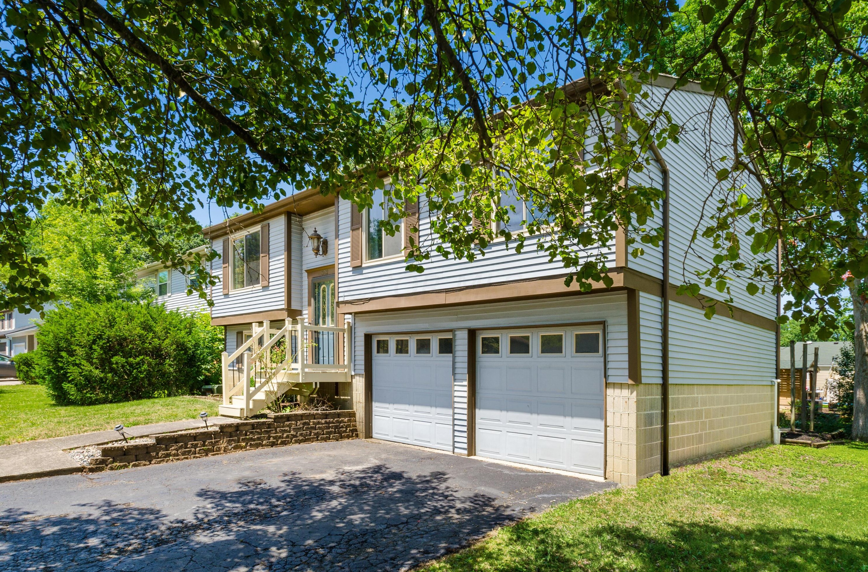 302 Rimbey Ave, Columbus OH  43230-1634 exterior