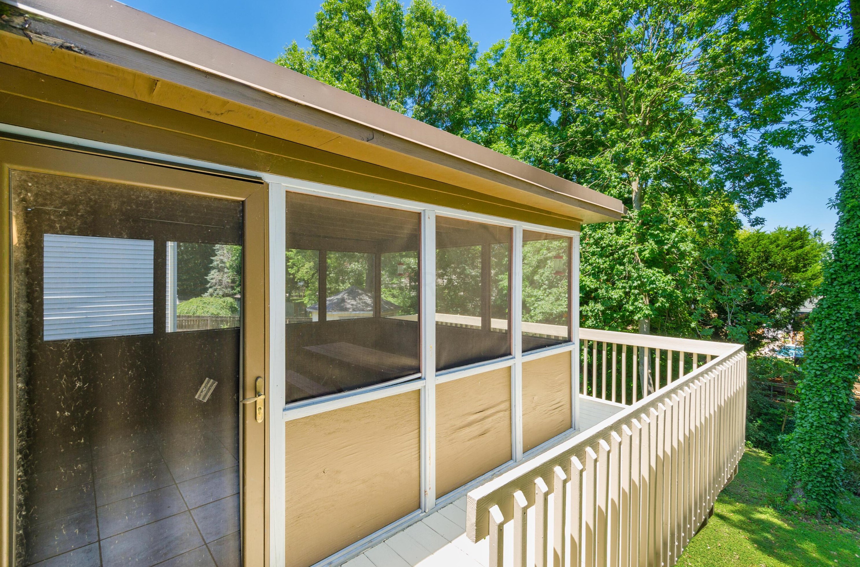 302 Rimbey Ave, Columbus OH  43230-1634 exterior