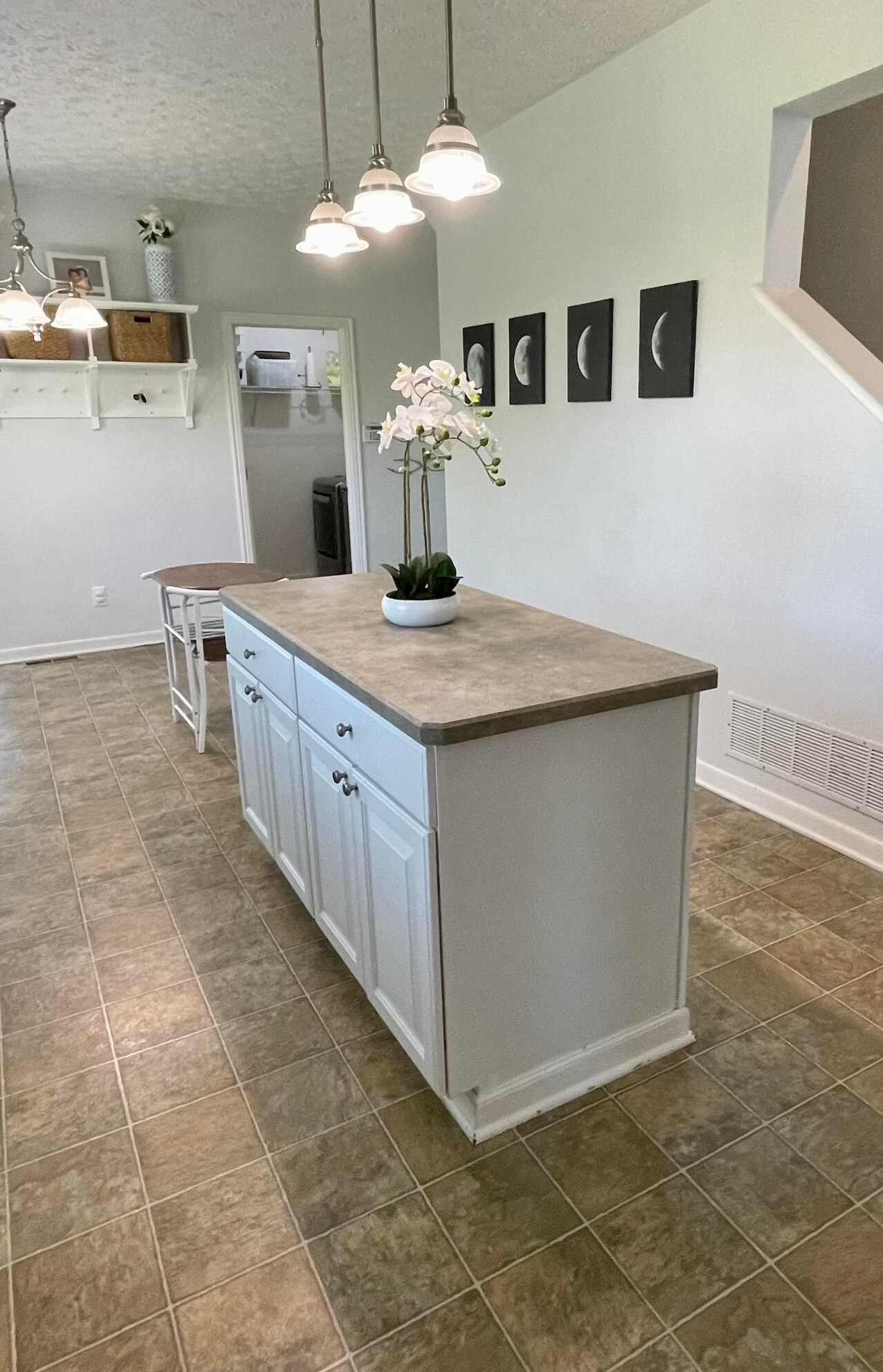 7561 Totten Spg Dr, Westerville OH  43082-9376 exterior