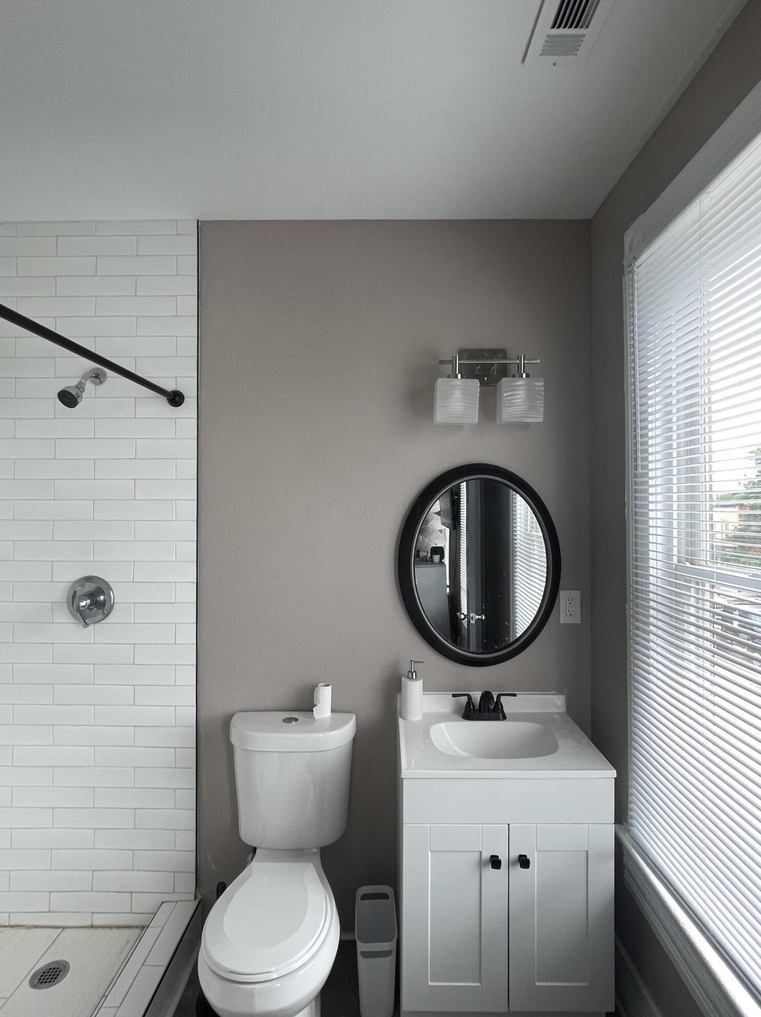 1390 Livingston Ave, Columbus OH 43209-2945 exterior