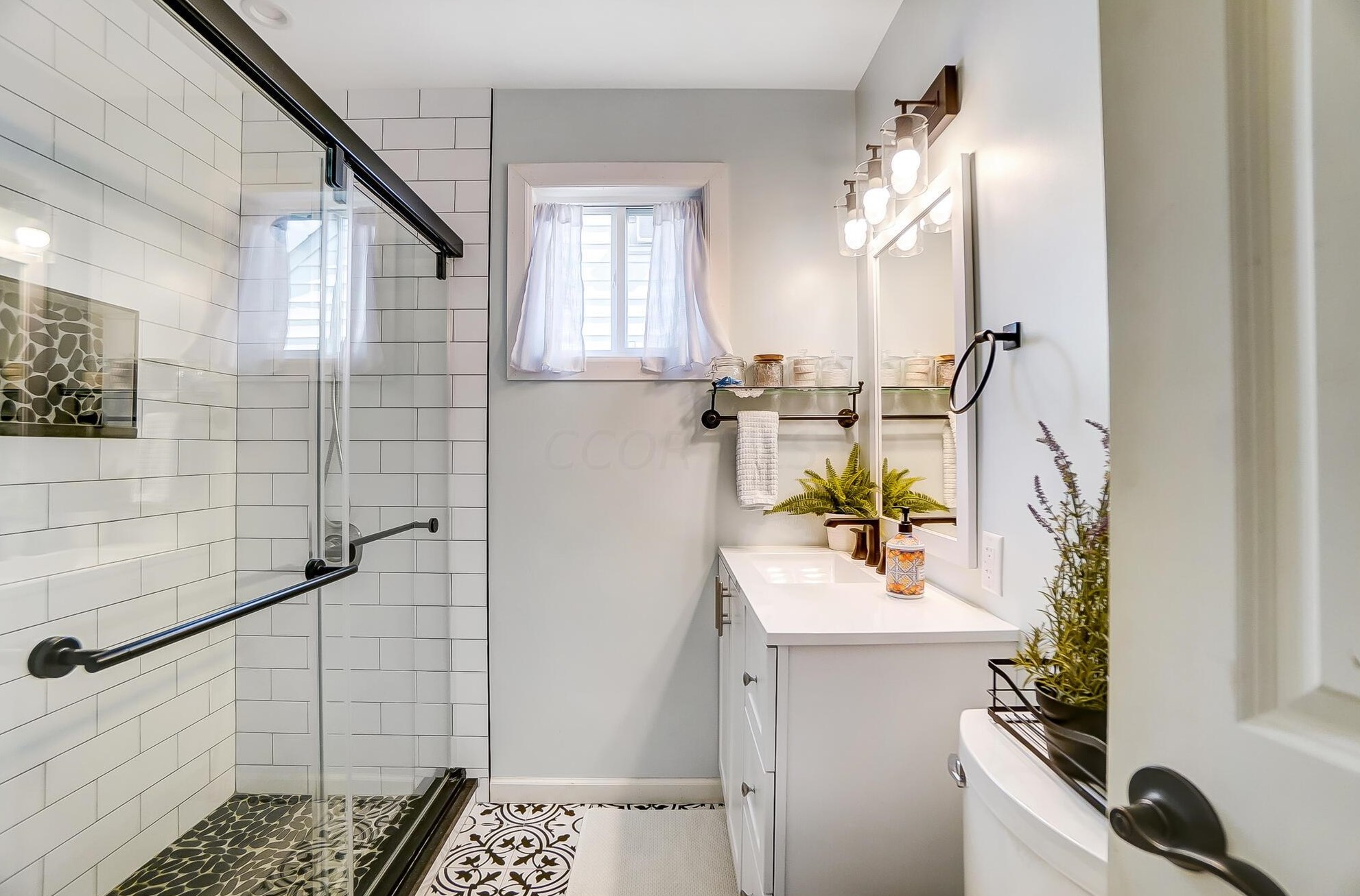 106 Demorest Rd, Columbus OH  43204-1042 exterior