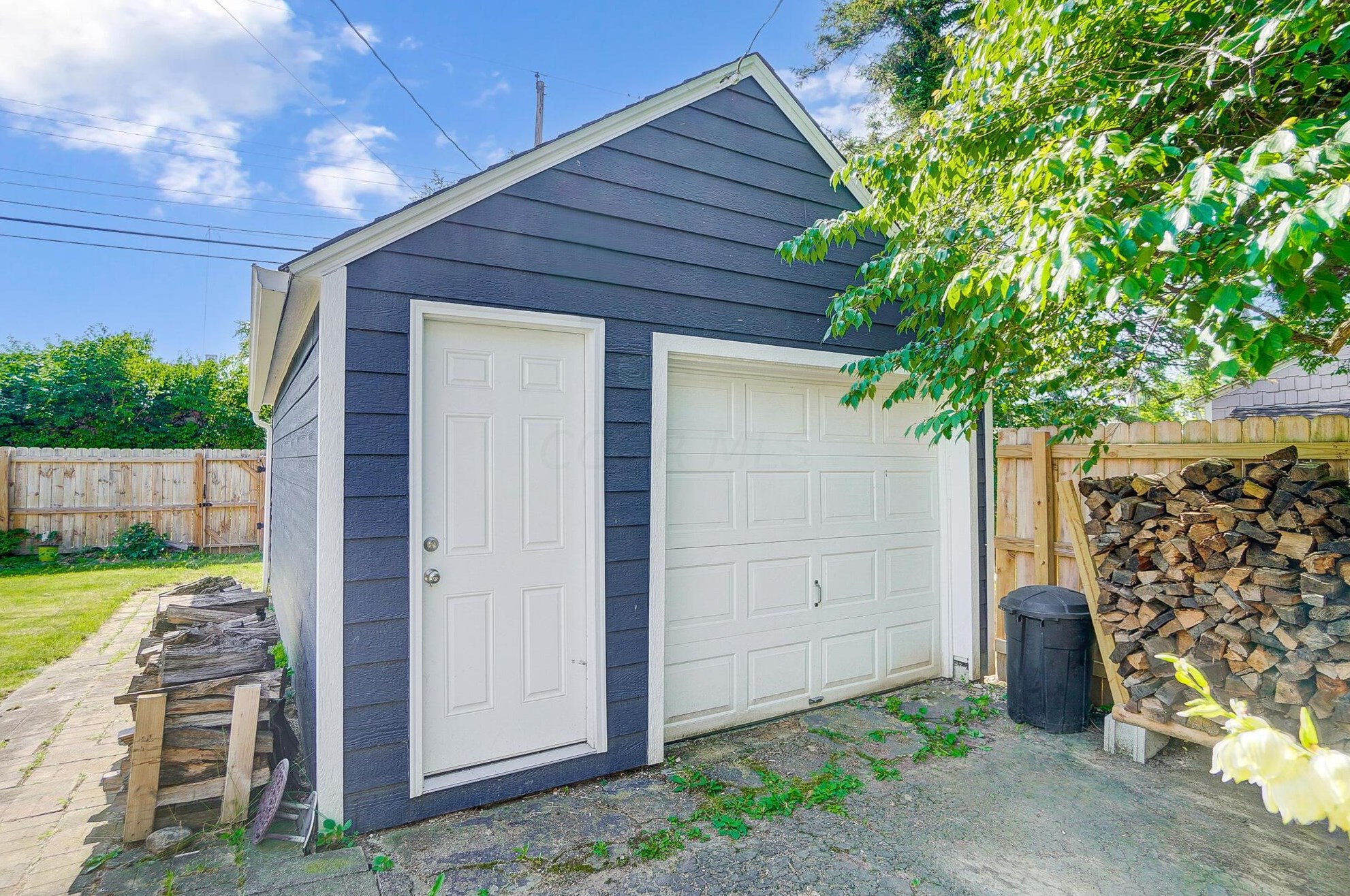 106 Demorest Rd, Columbus OH  43204-1042 exterior