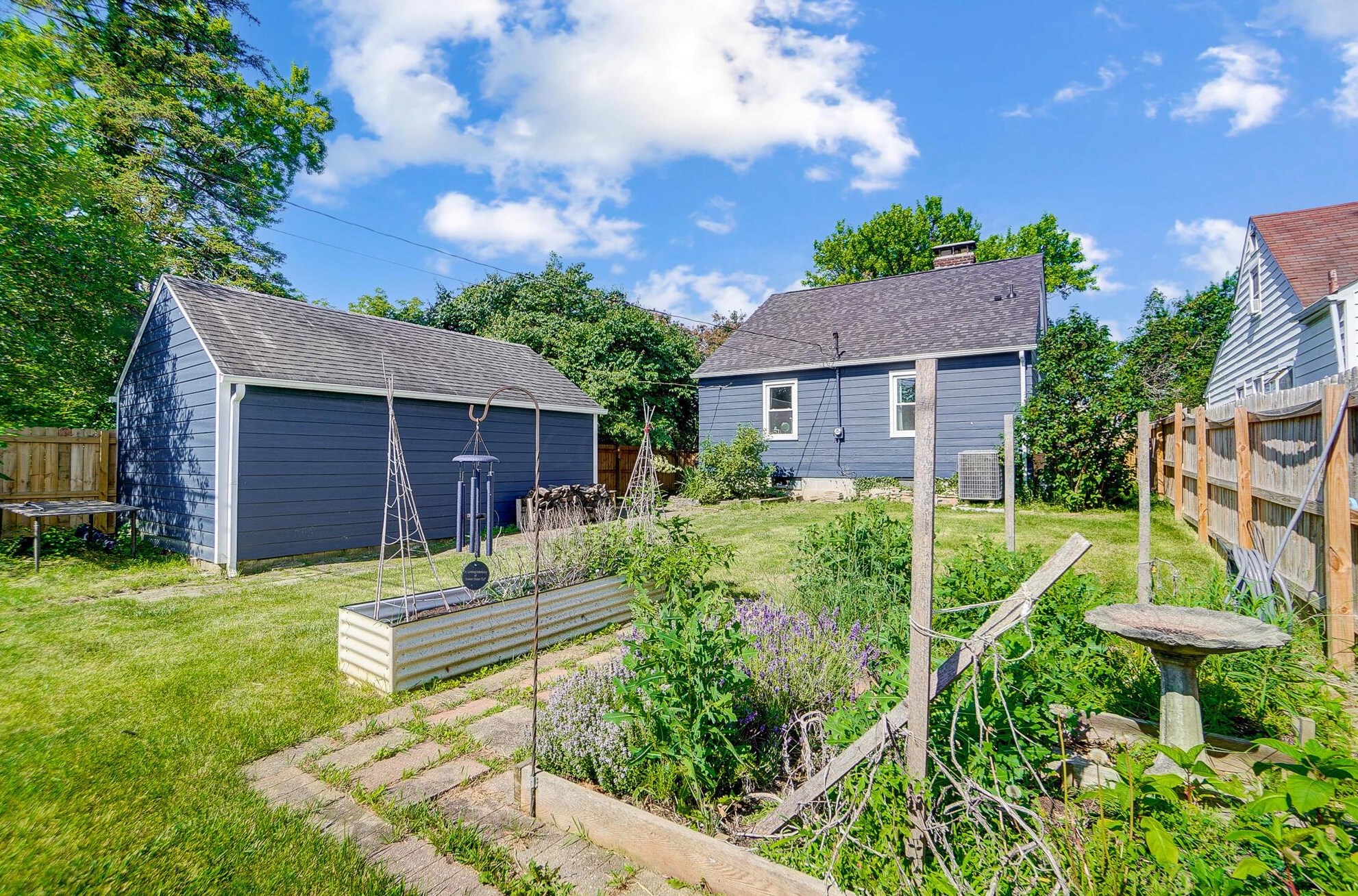 106 Demorest Rd, Columbus OH  43204-1042 exterior