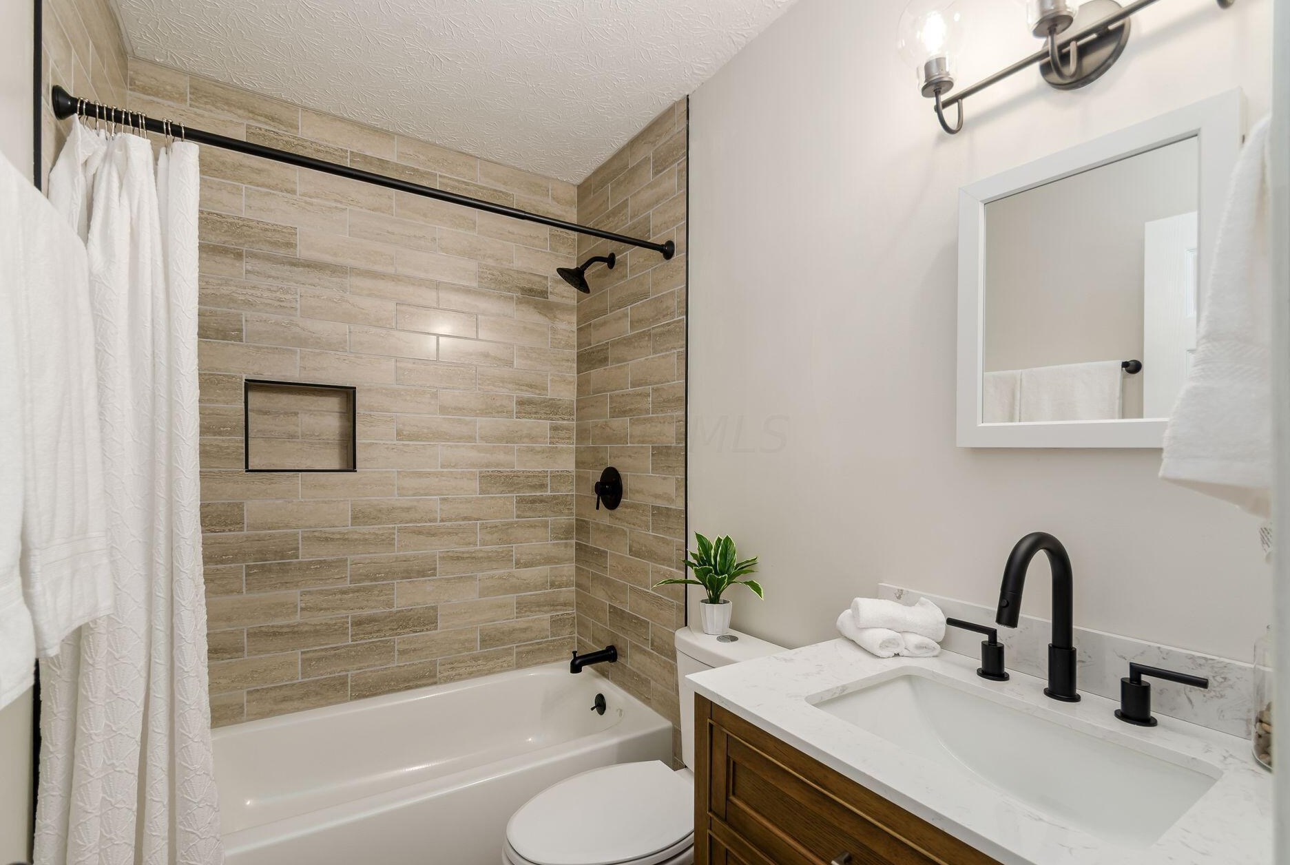 1163 Crater Lk Ln, Columbus OH  43085-1504 exterior