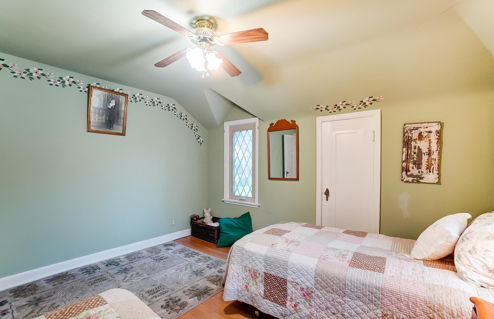 1496 Essex Rd, Columbus OH  43221-3845 exterior