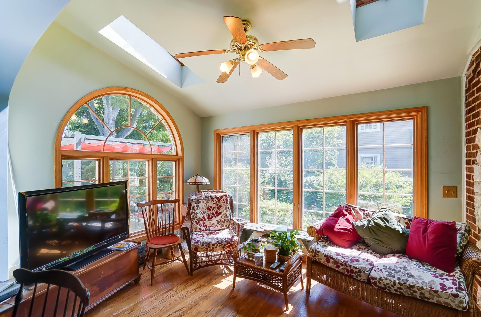 1496 Essex Rd, Columbus OH  43221-3845 exterior