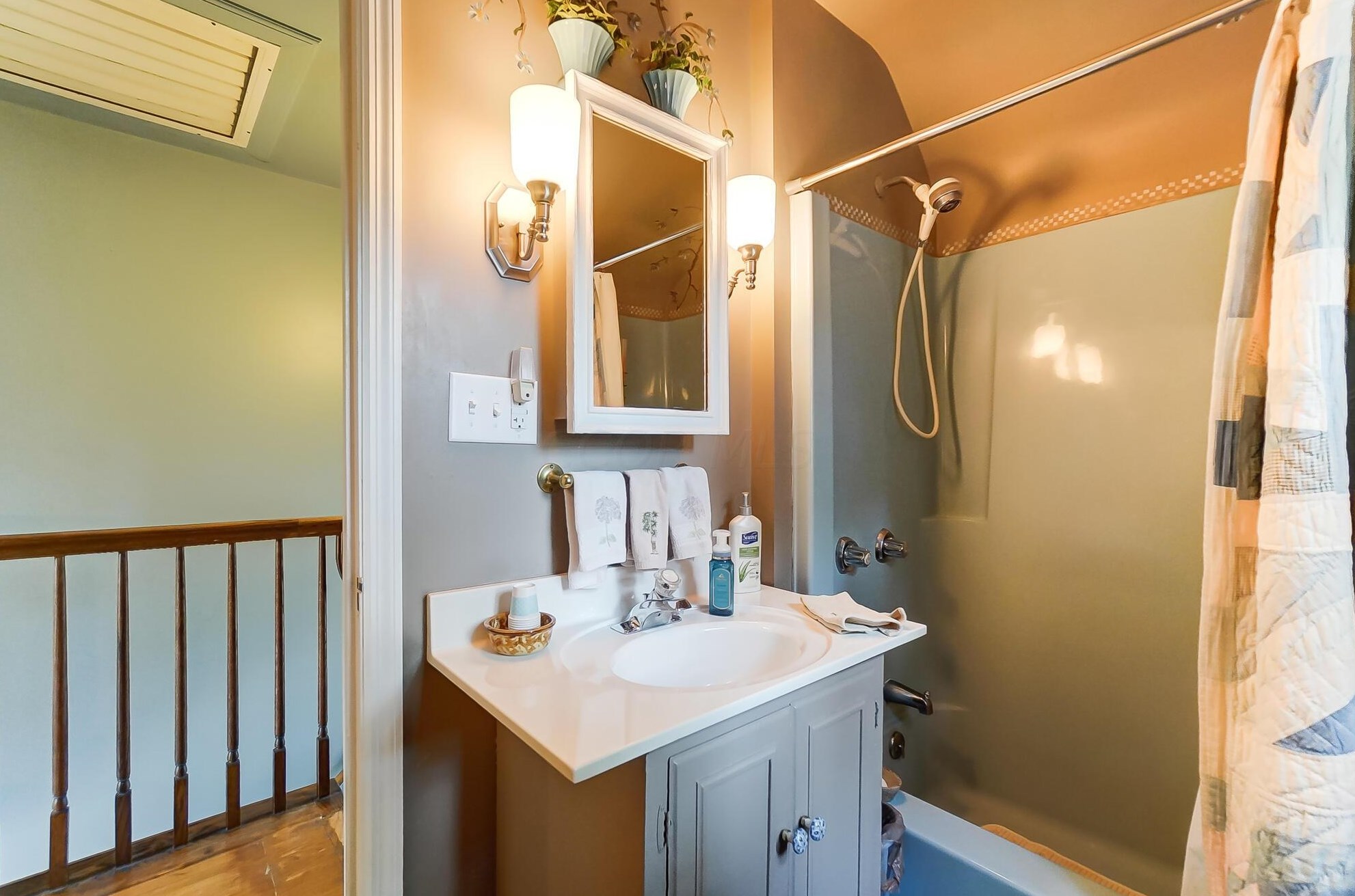 1496 Essex Rd, Columbus OH  43221-3845 exterior