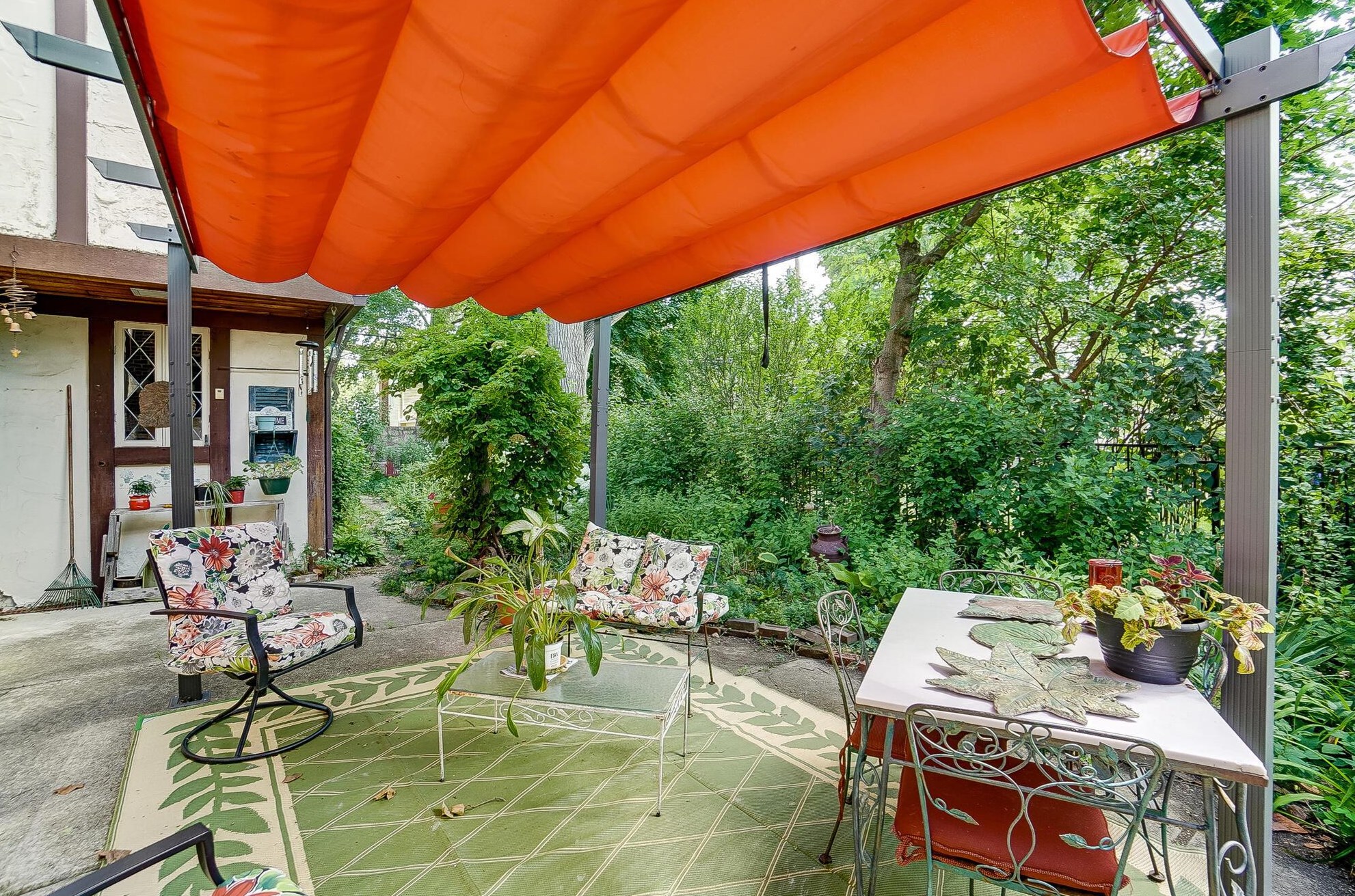 1496 Essex Rd, Columbus OH  43221-3845 exterior