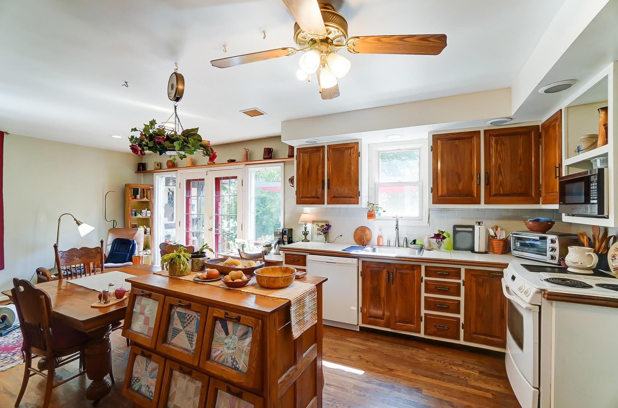 1496 Essex Rd, Columbus OH  43221-3845 exterior