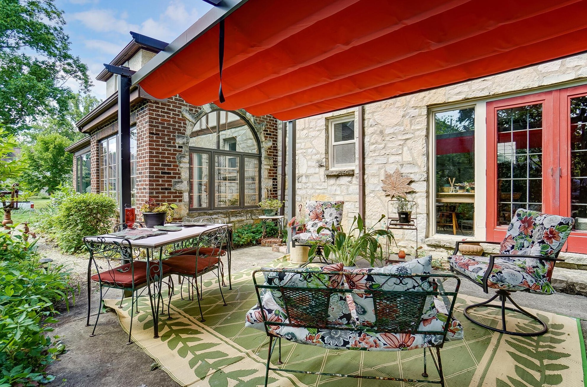 1496 Essex Rd, Columbus OH  43221-3845 exterior