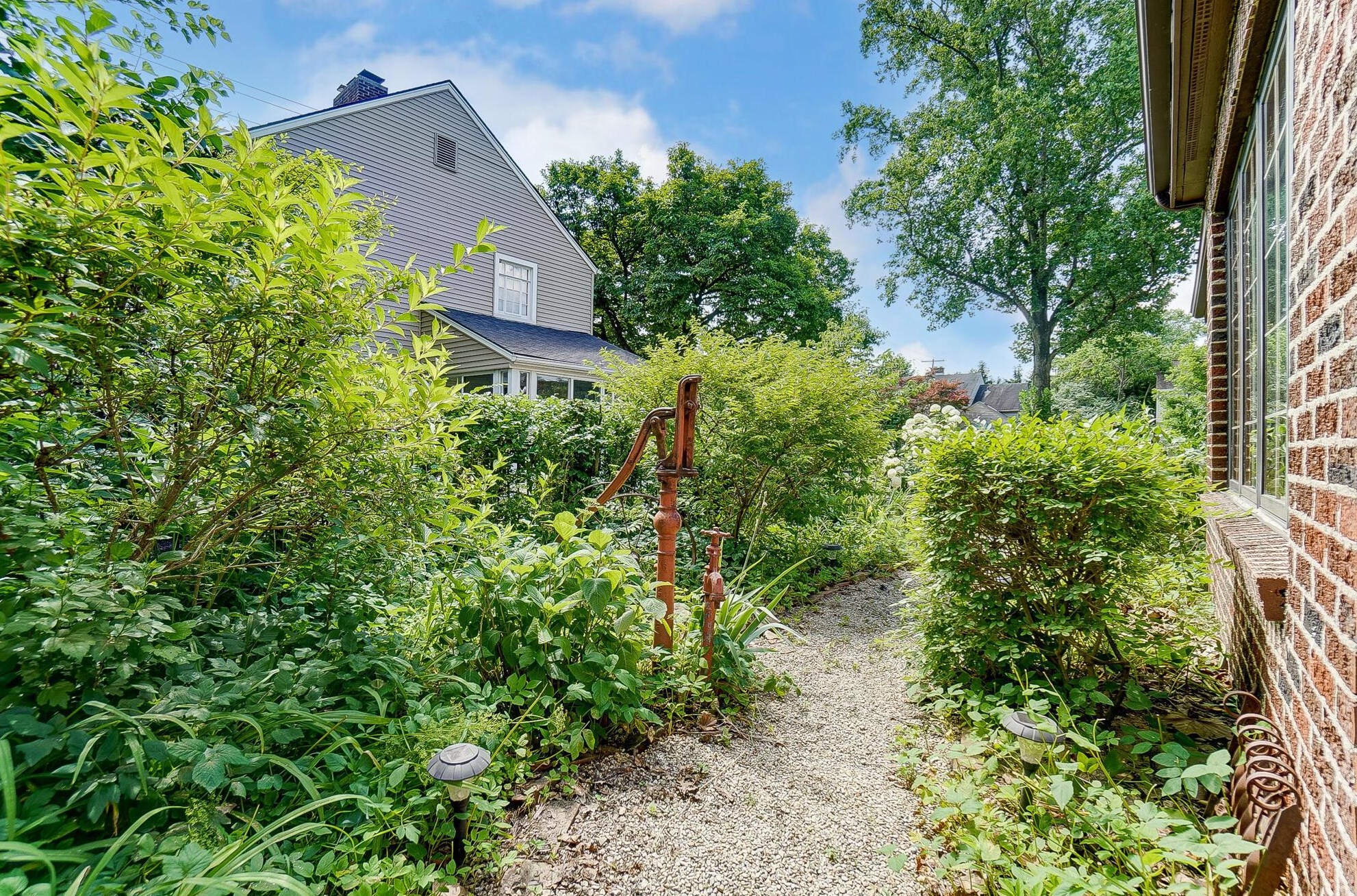 1496 Essex Rd, Columbus OH  43221-3845 exterior