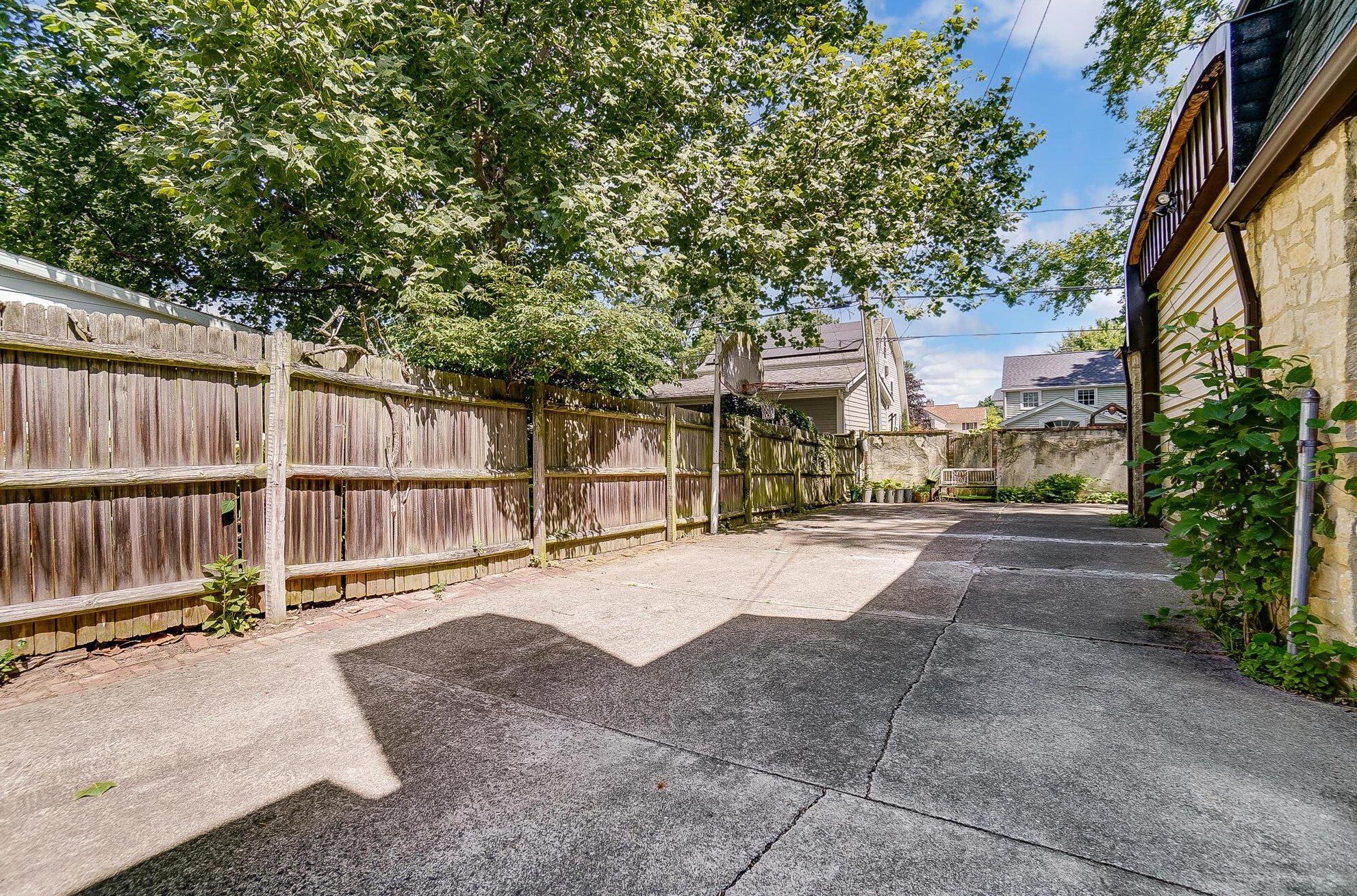 1496 Essex Rd, Columbus OH  43221-3845 exterior