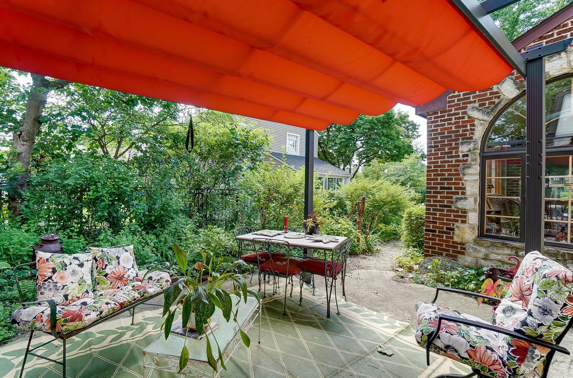 1496 Essex Rd, Columbus OH  43221-3845 exterior