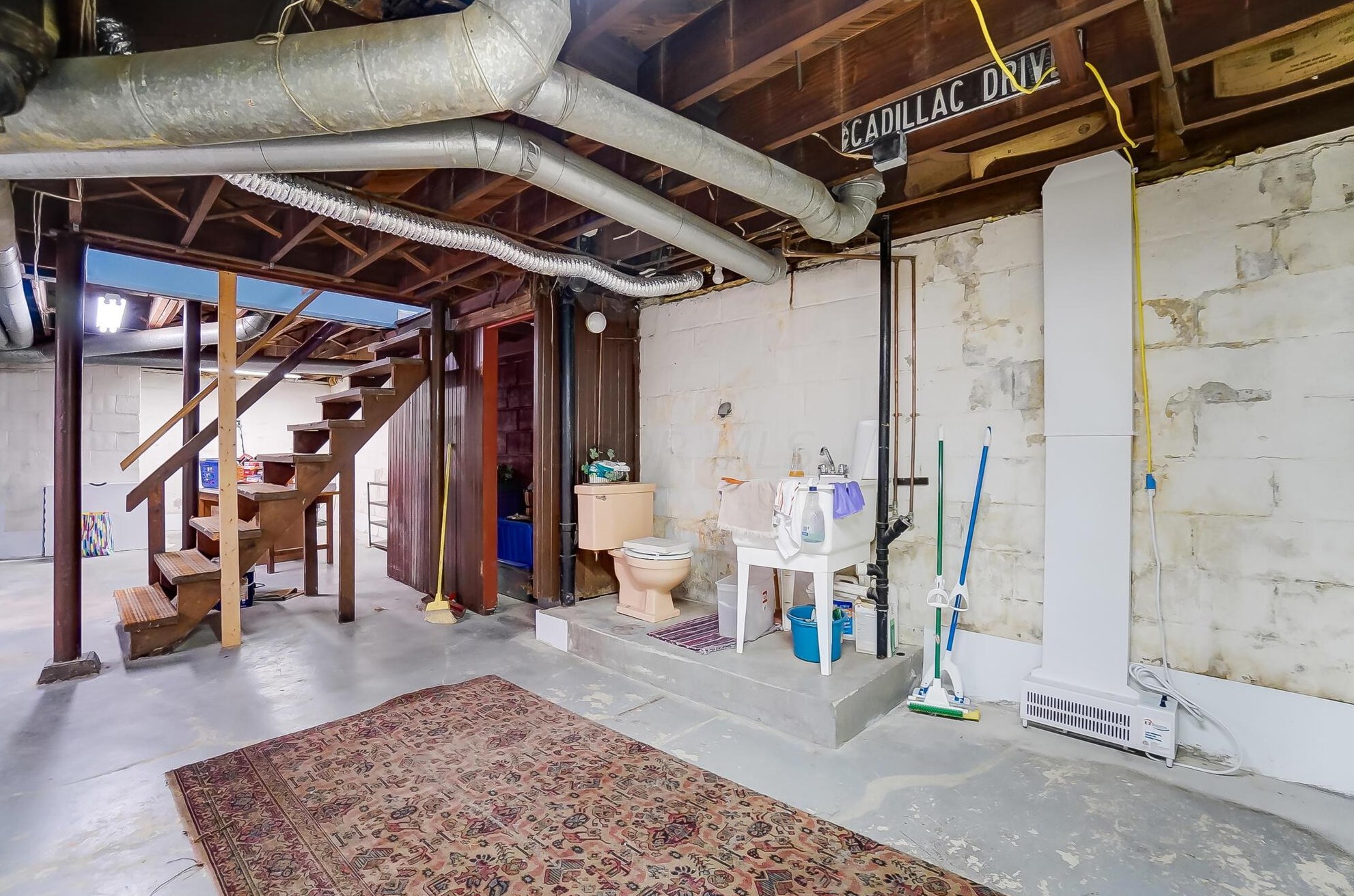 1496 Essex Rd, Columbus OH  43221-3845 exterior