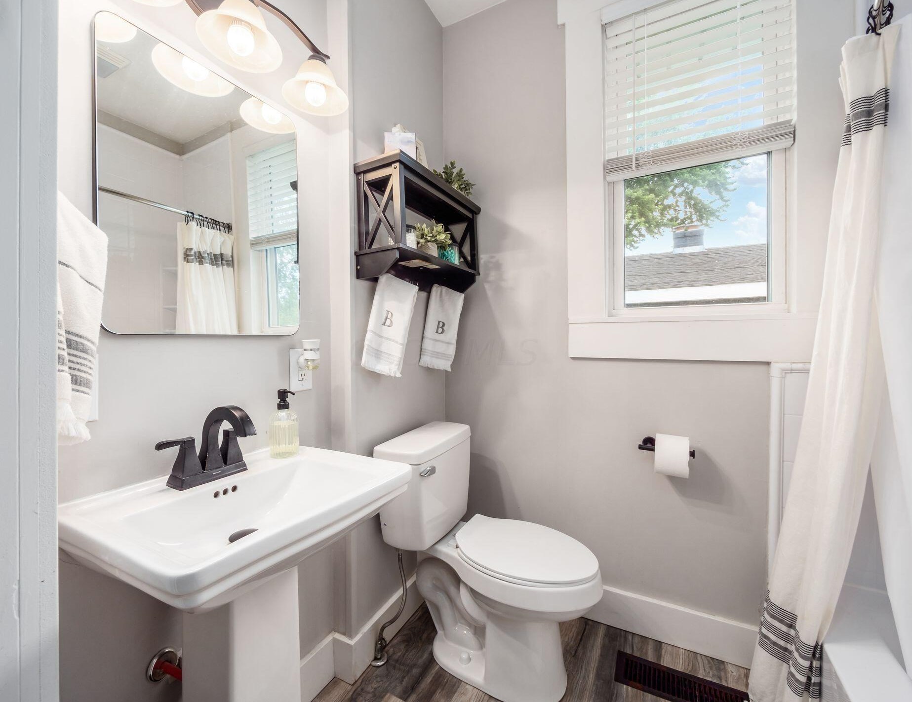 2272 Grasmere Ave, Columbus OH  43211-2010 exterior