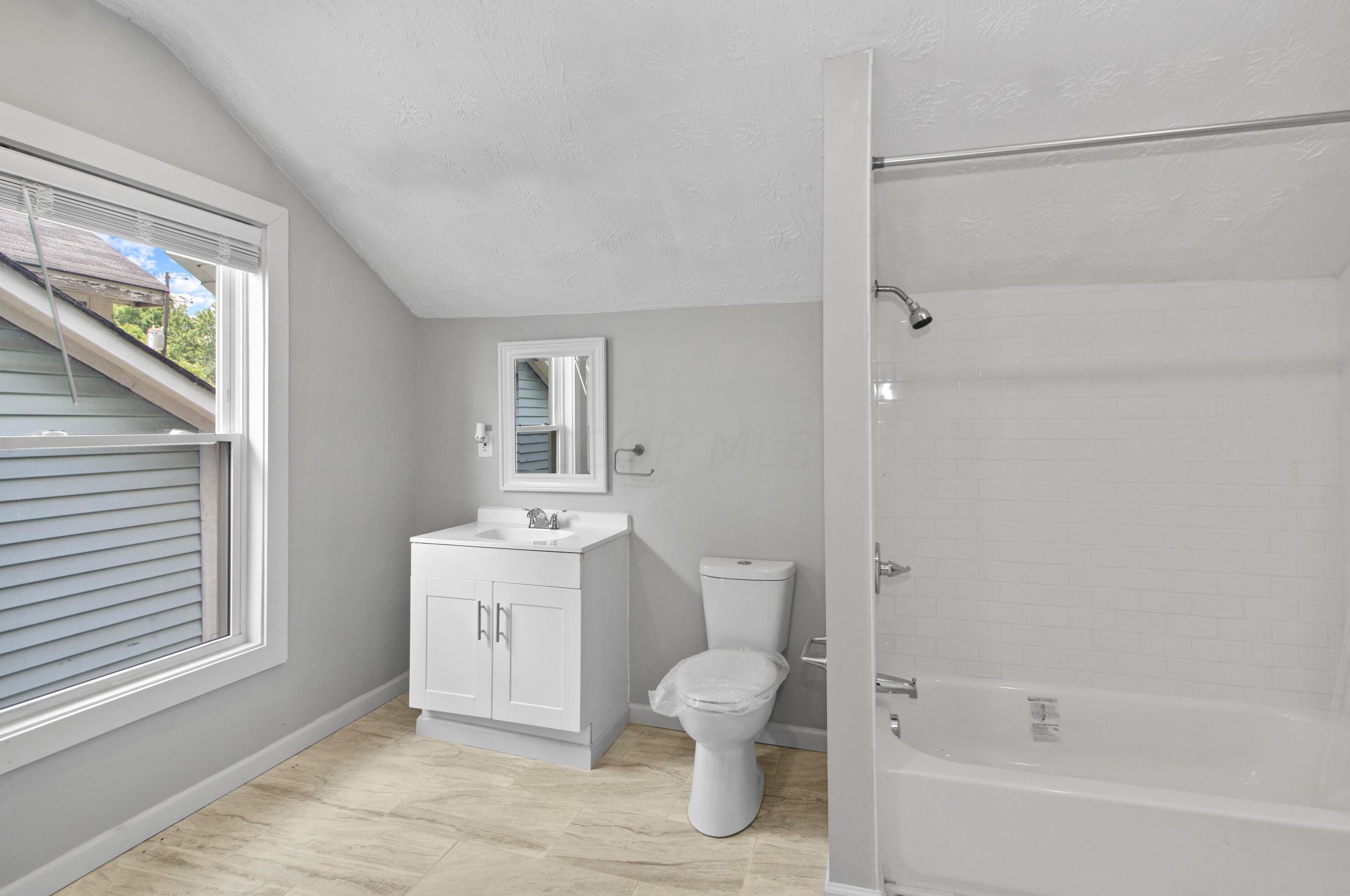 1482 Minnesota Ave, Columbus OH  43211-1443 exterior