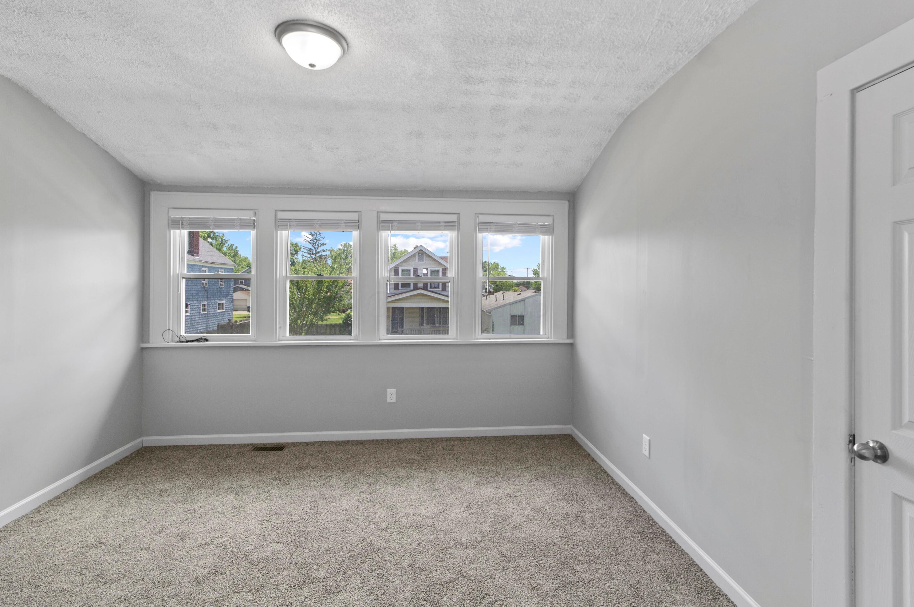 1482 Minnesota Ave, Columbus OH  43211-1443 exterior