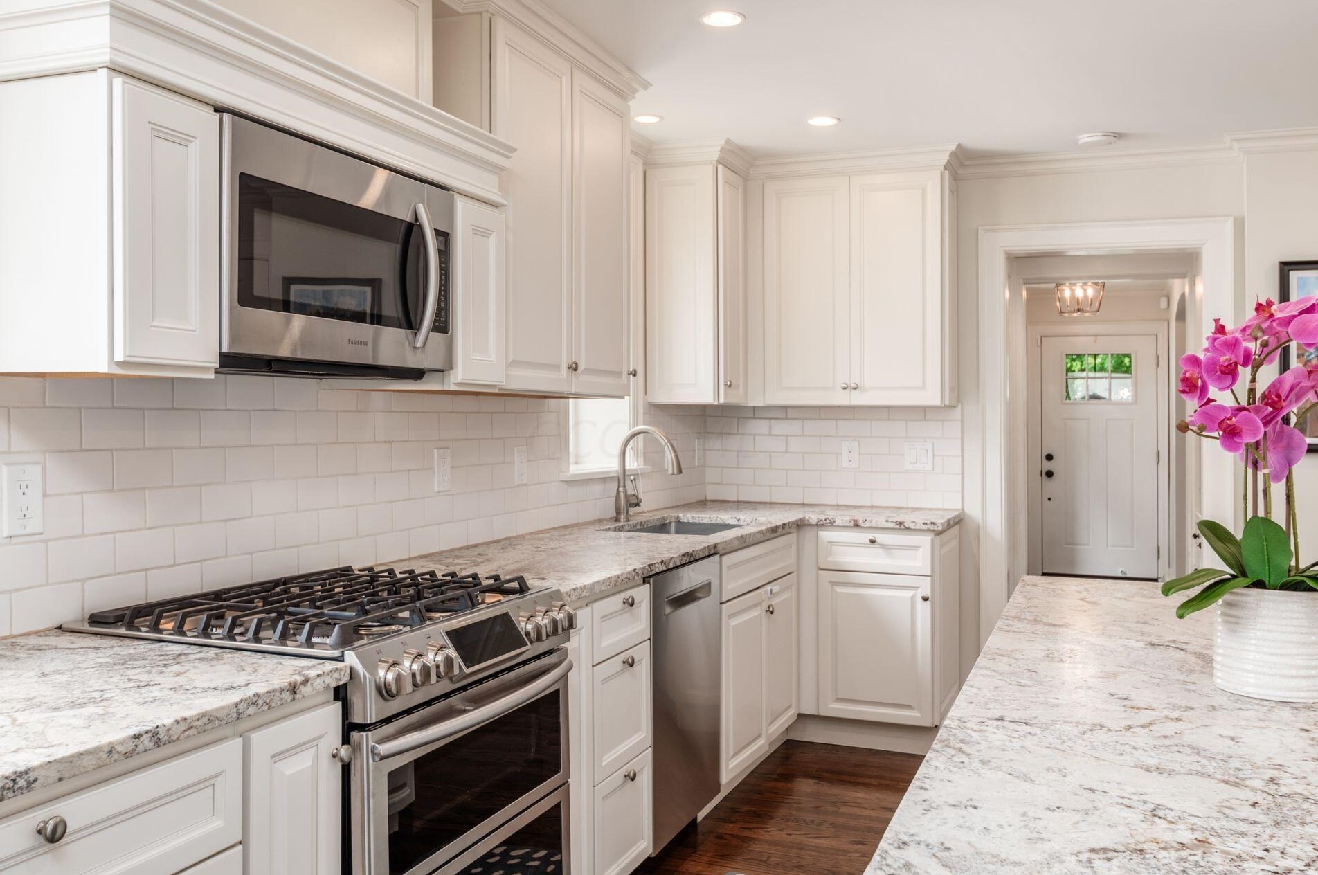 85 Remington Rd, Columbus OH  43209-1442 exterior