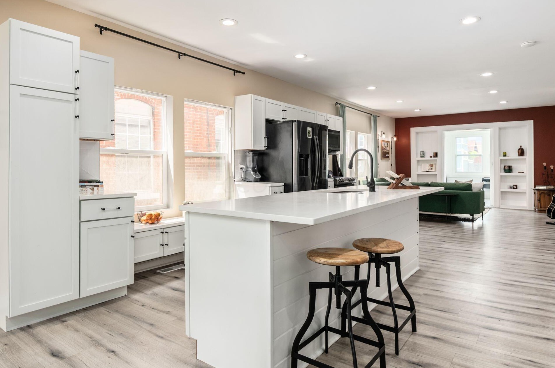 1385 Long St, Columbus OH  43203-1990 exterior