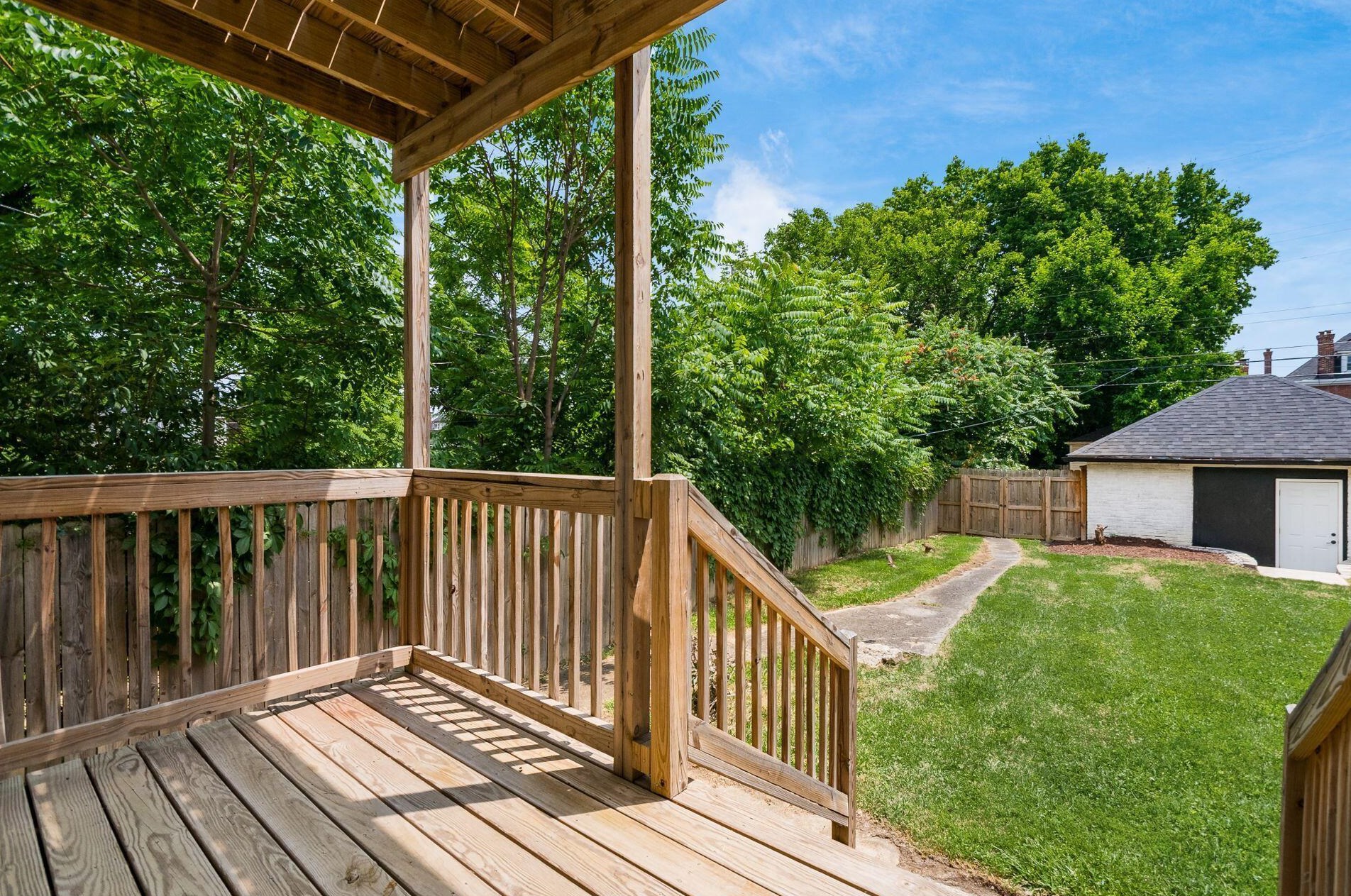 1385 Long St, Columbus OH  43203-1990 exterior