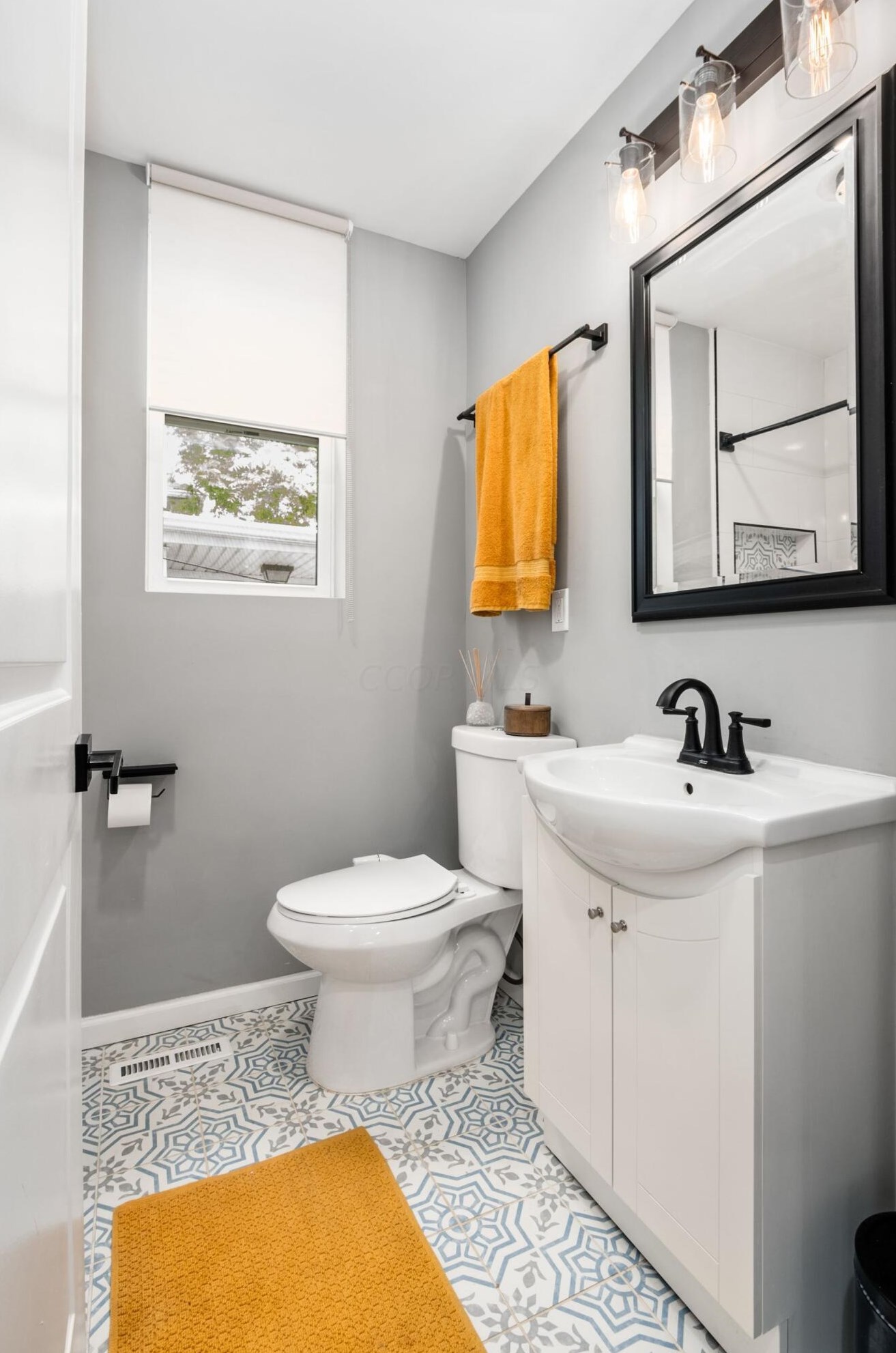 1385 Long St, Columbus OH  43203-1990 exterior