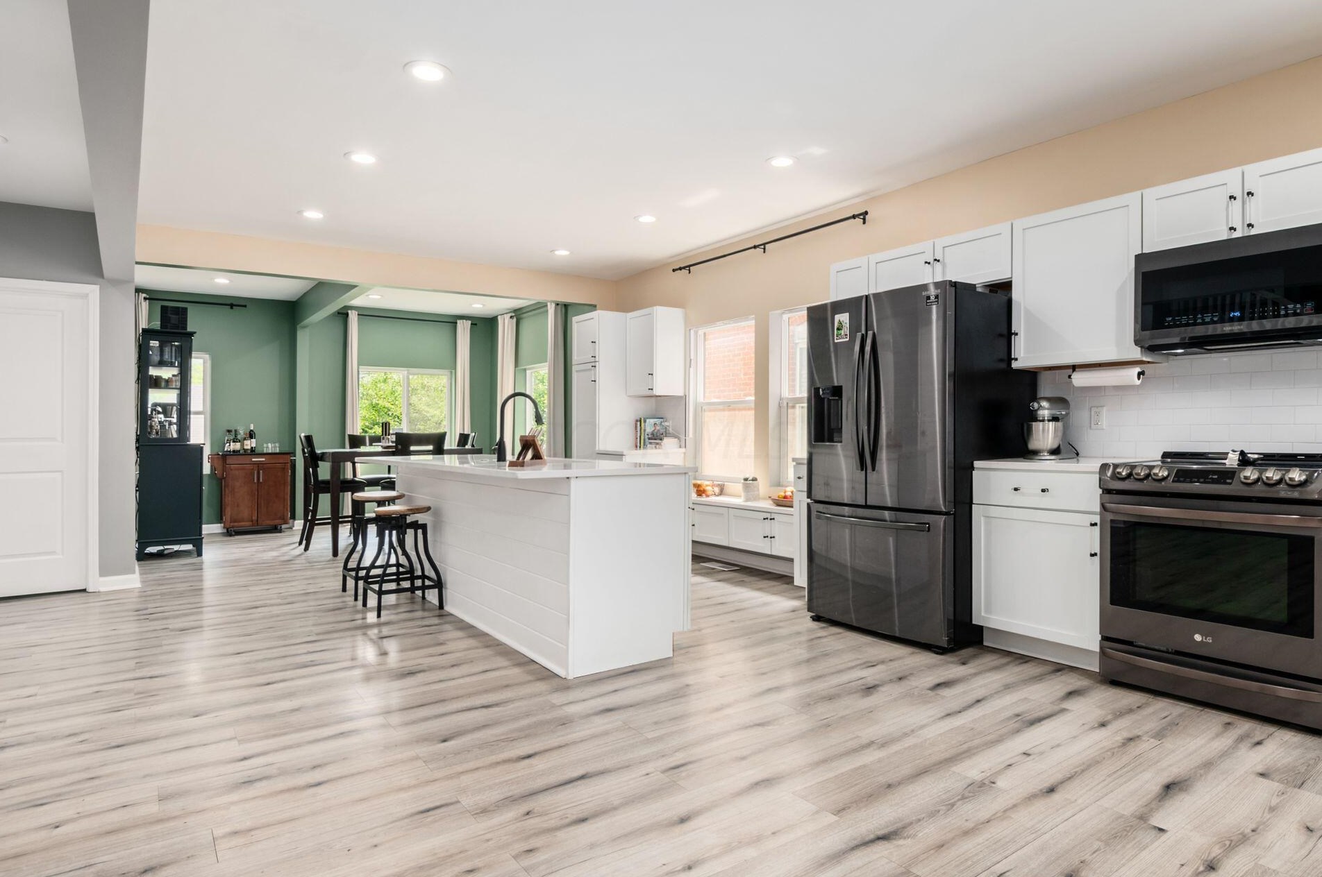 1385 Long St, Columbus OH  43203-1990 exterior