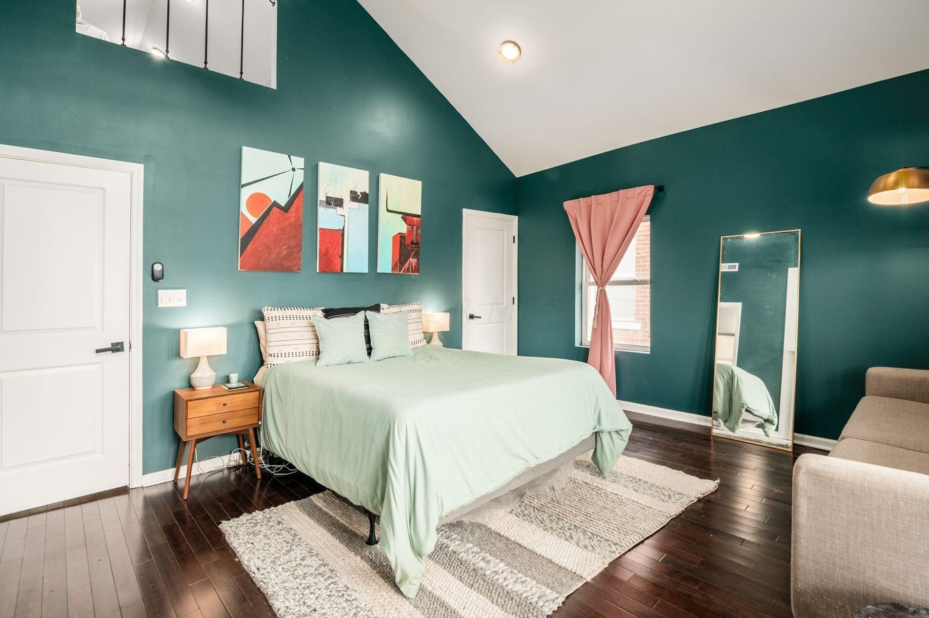 1385 Long St, Columbus OH  43203-1990 exterior