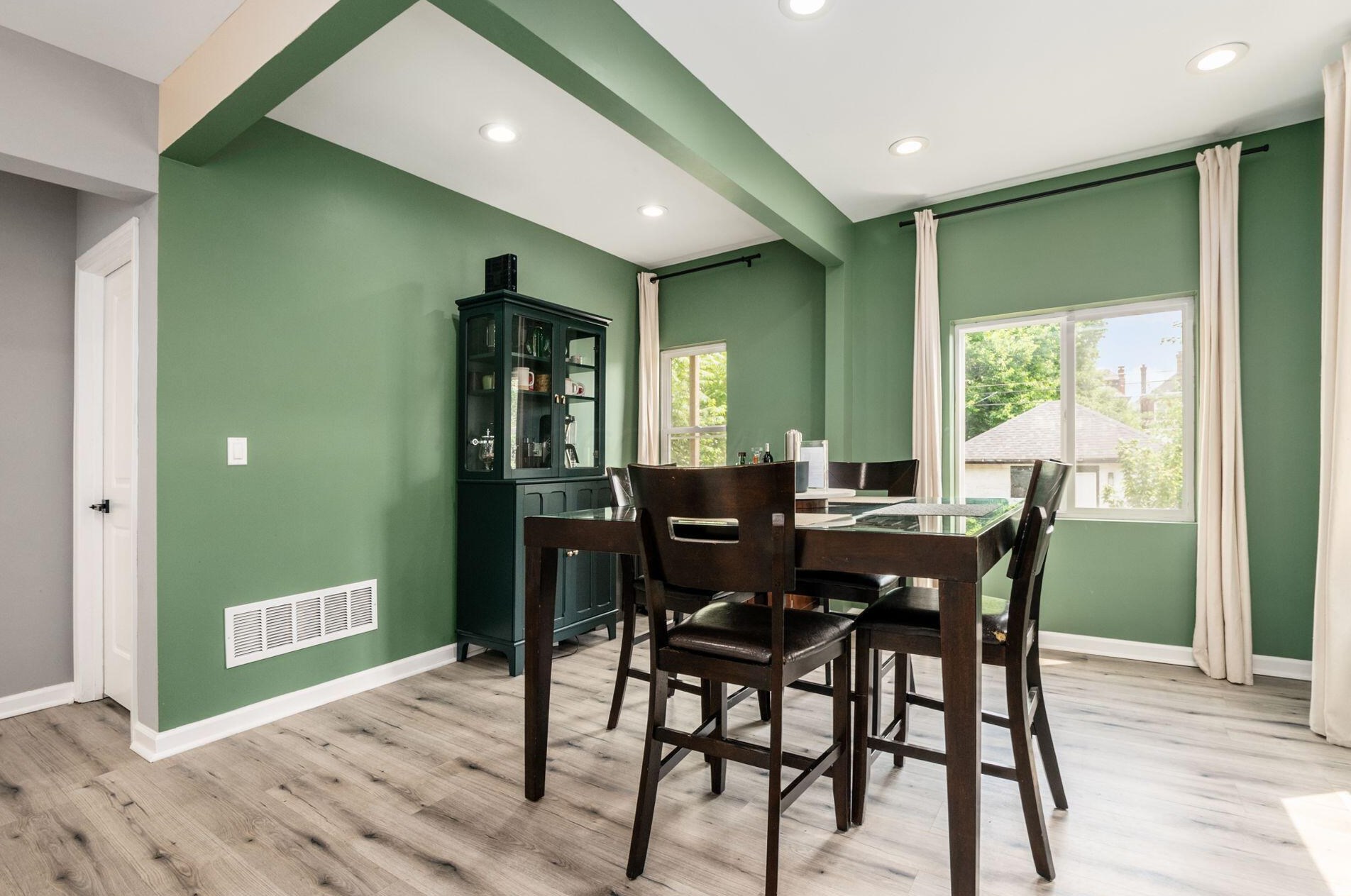 1385 Long St, Columbus OH  43203-1990 exterior