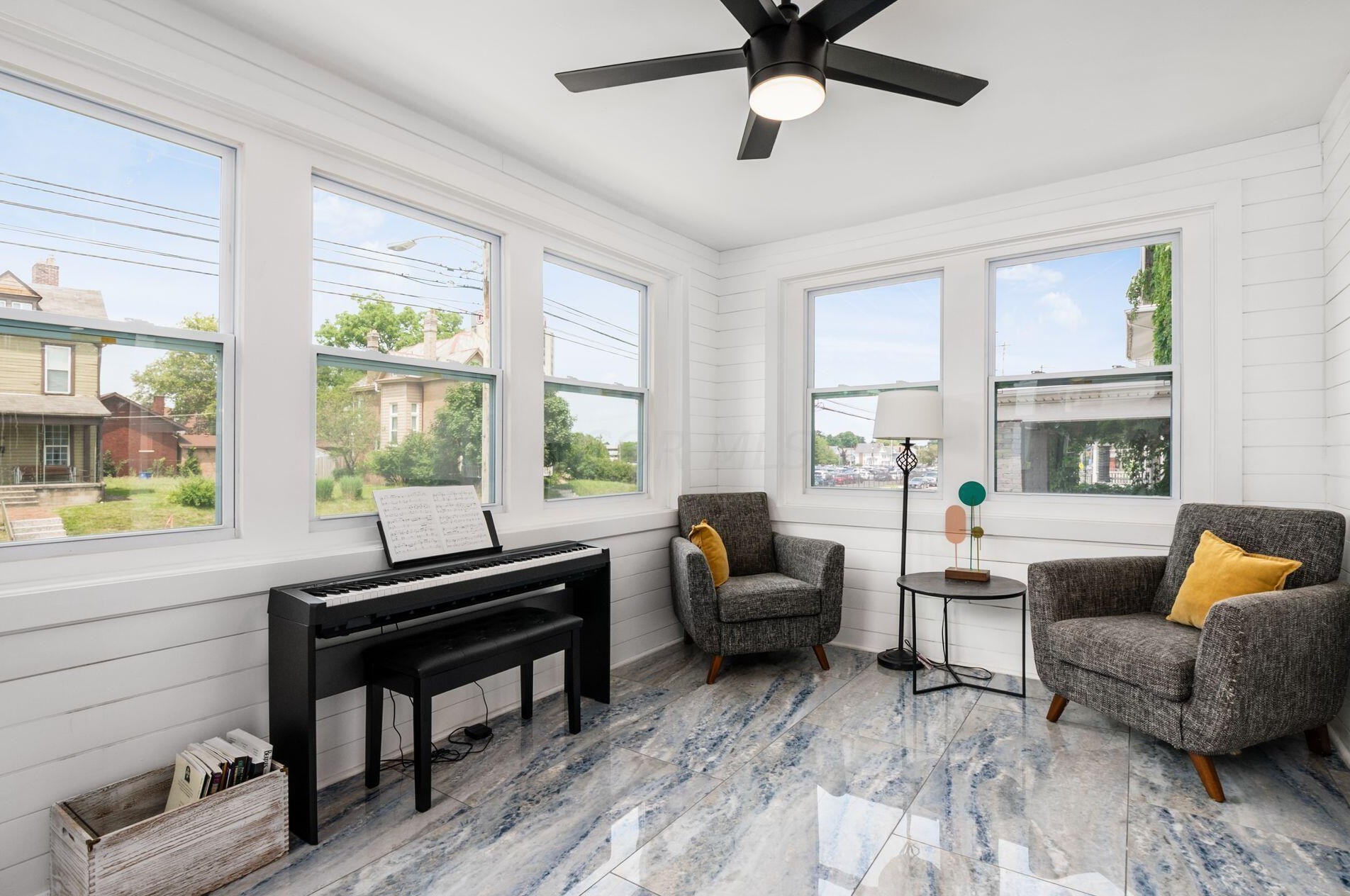 1385 Long St, Columbus OH  43203-1990 exterior