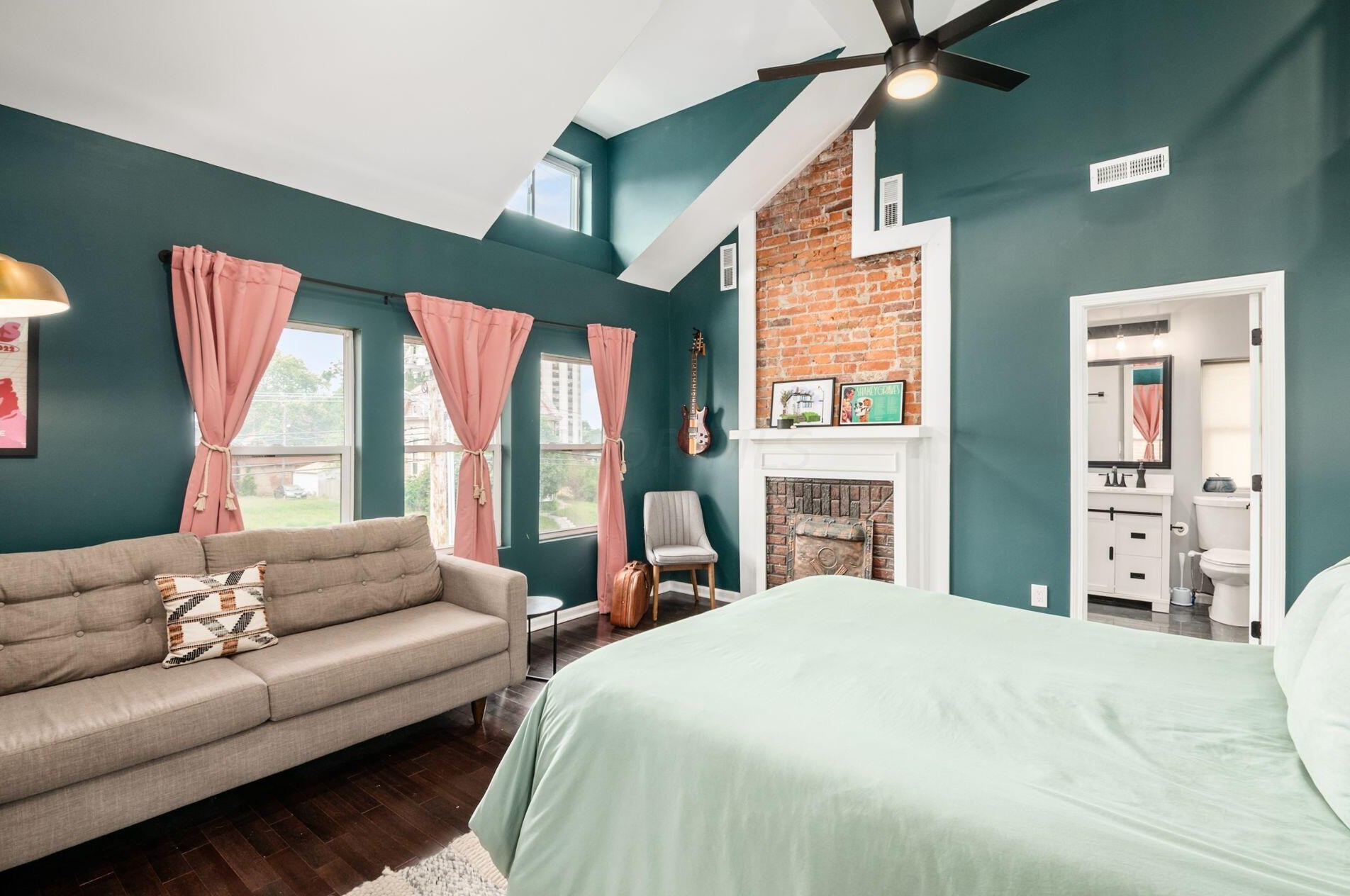 1385 Long St, Columbus OH  43203-1990 exterior