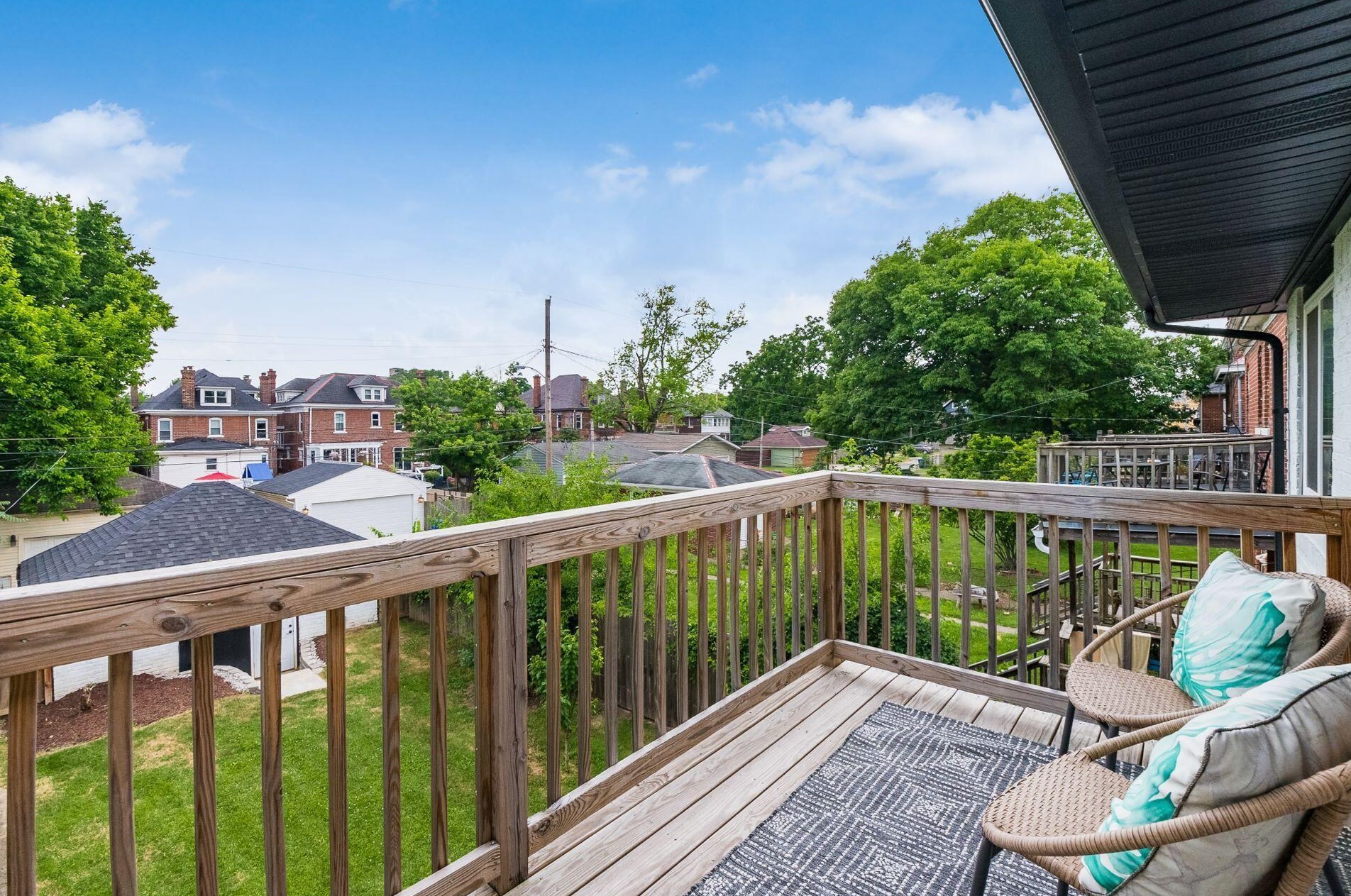 1385 Long St, Columbus OH  43203-1990 exterior