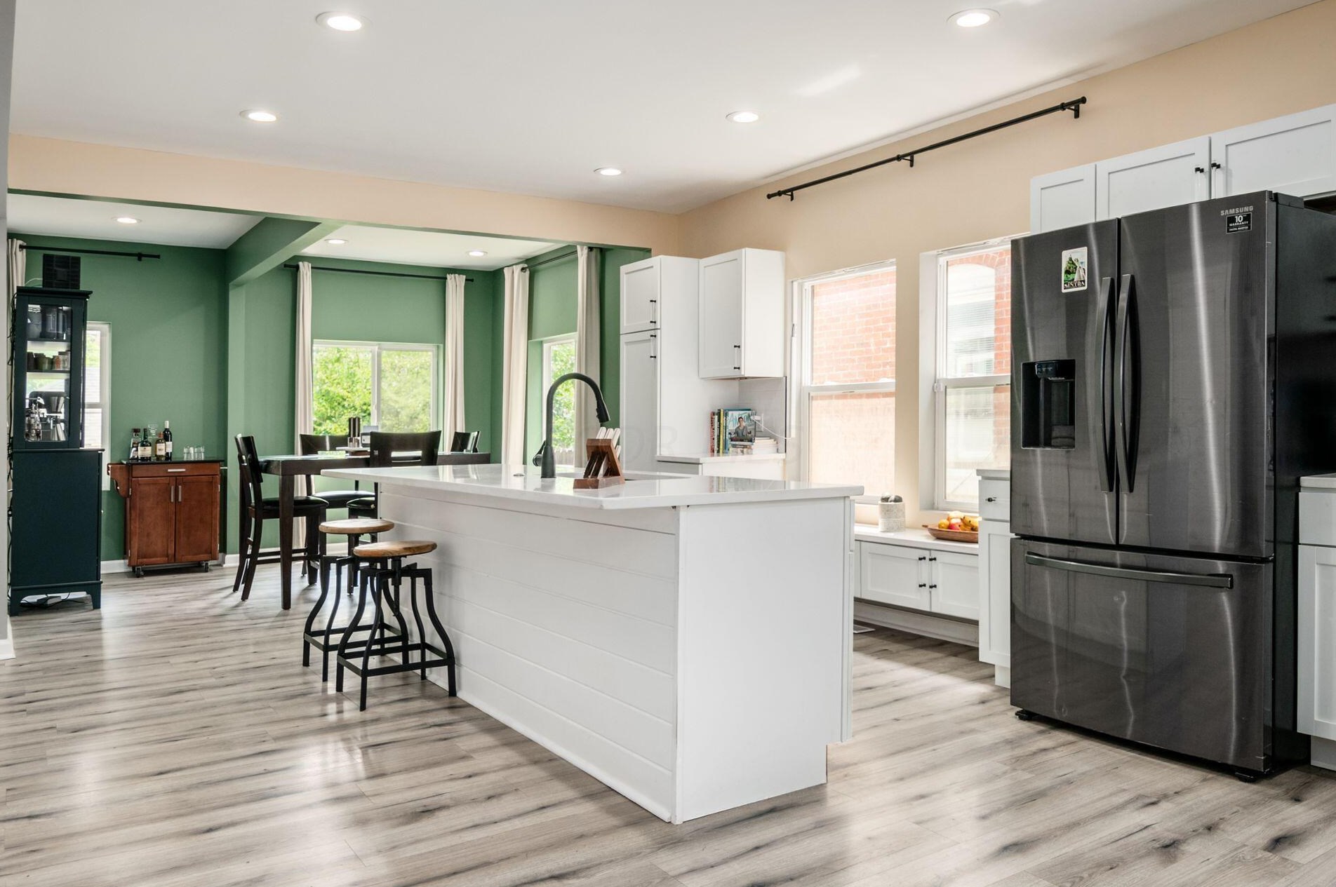 1385 Long St, Columbus OH  43203-1990 exterior