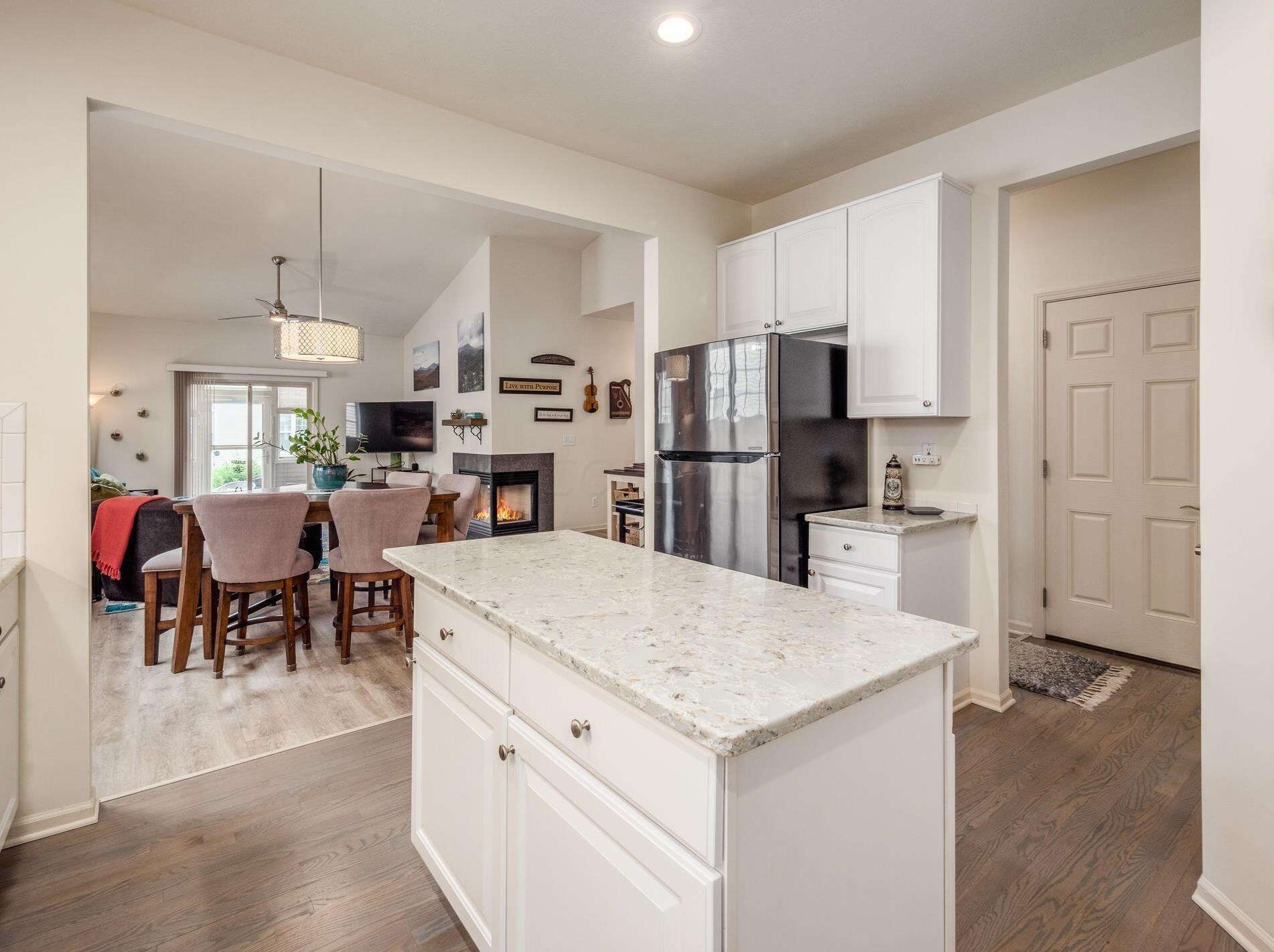 5937 Coventry Hurst Ln, Hilliard OH  43026-7393 exterior