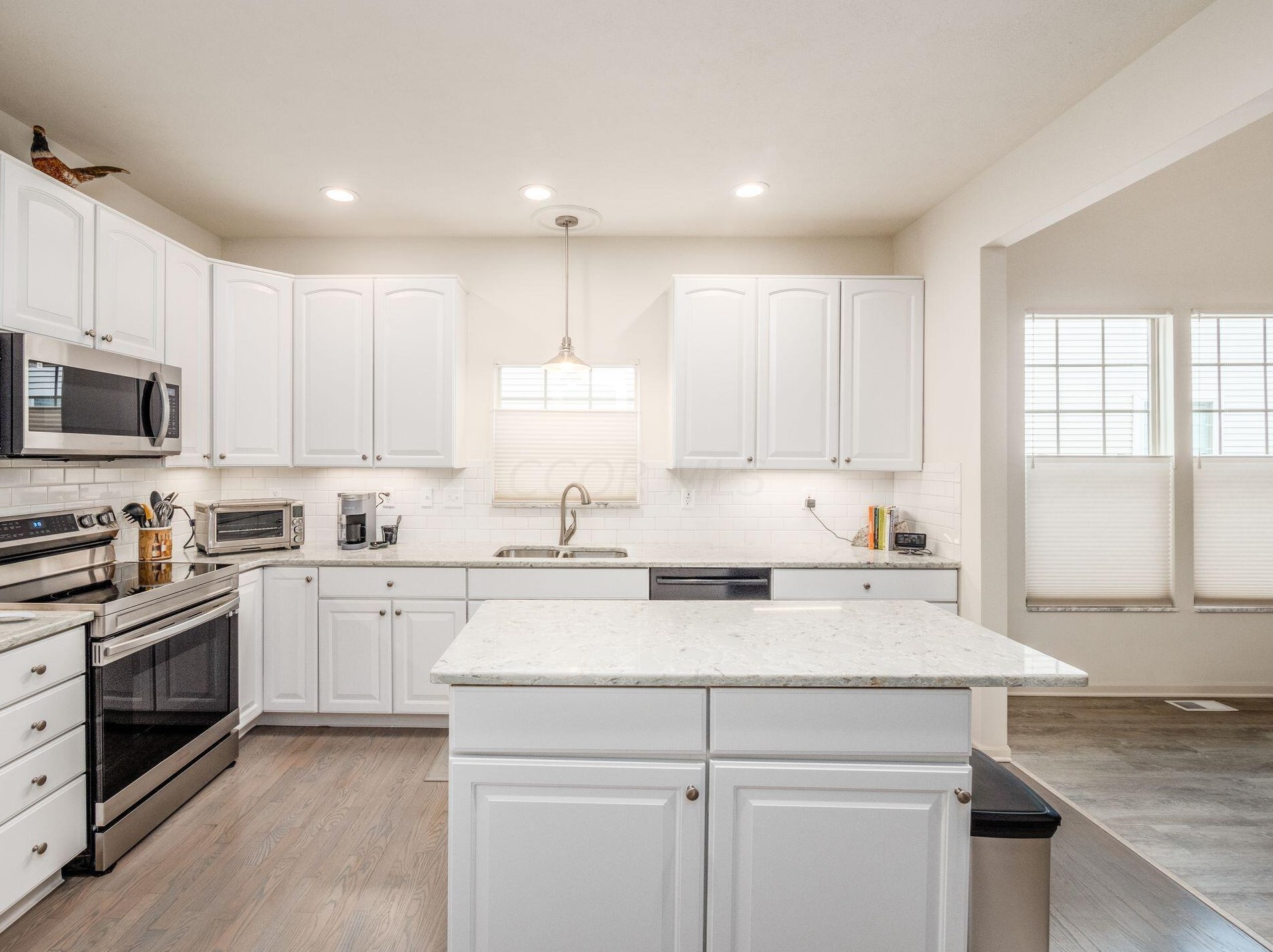 5937 Coventry Hurst Ln, Hilliard OH  43026-7393 exterior