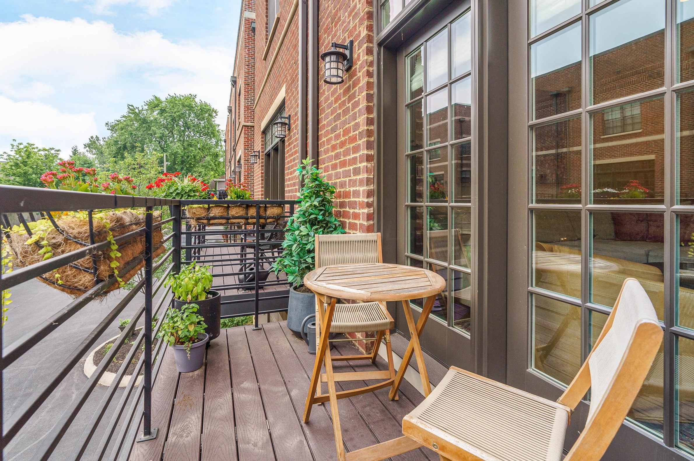 890 Front St, Columbus OH  43206-2521 exterior