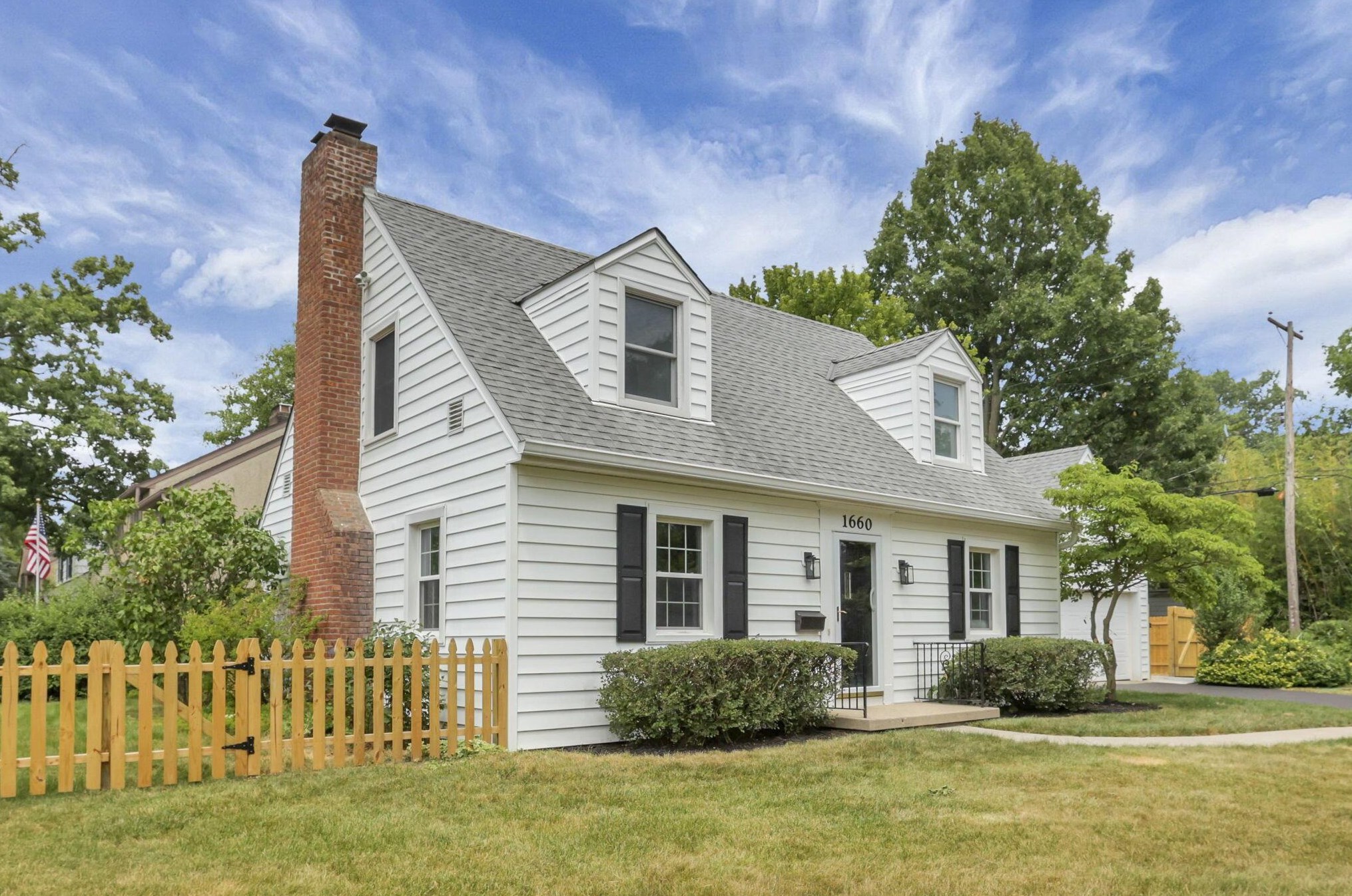 1660 Tremont Rd, Columbus OH  43212-1129 exterior