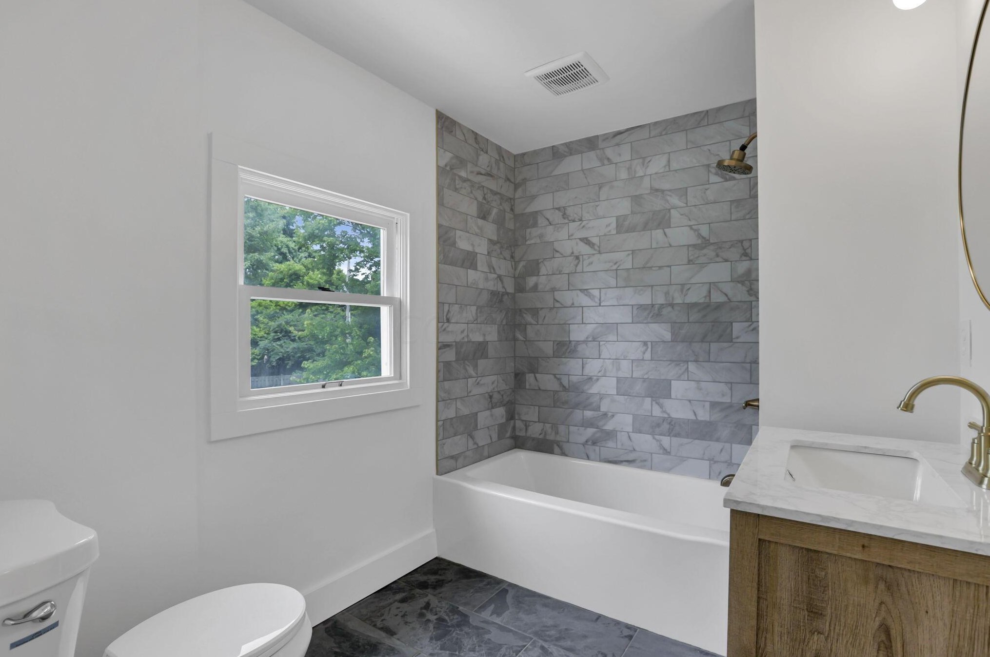 1660 Tremont Rd, Columbus OH  43212-1129 exterior