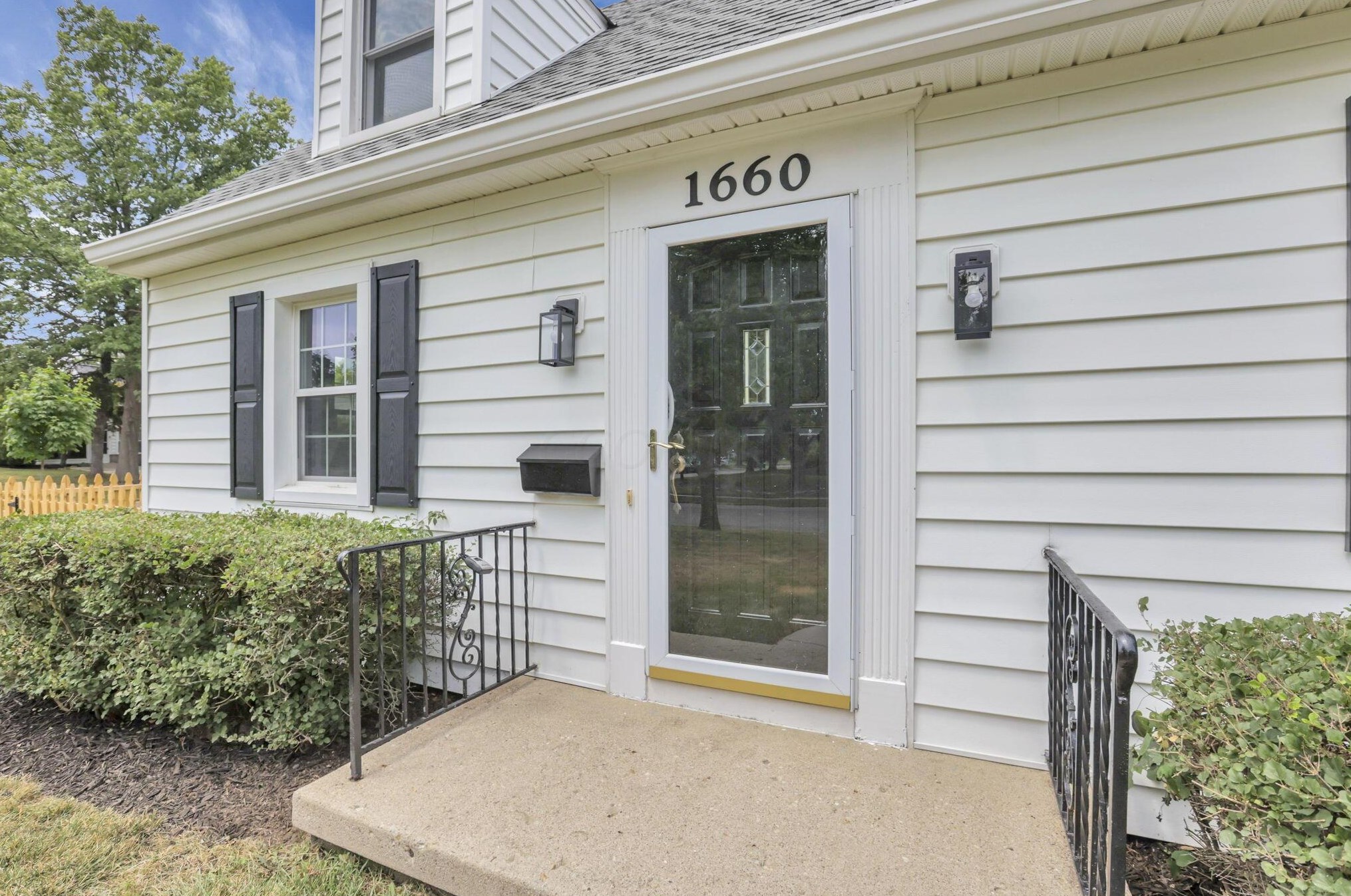 1660 Tremont Rd, Columbus OH  43212-1129 exterior